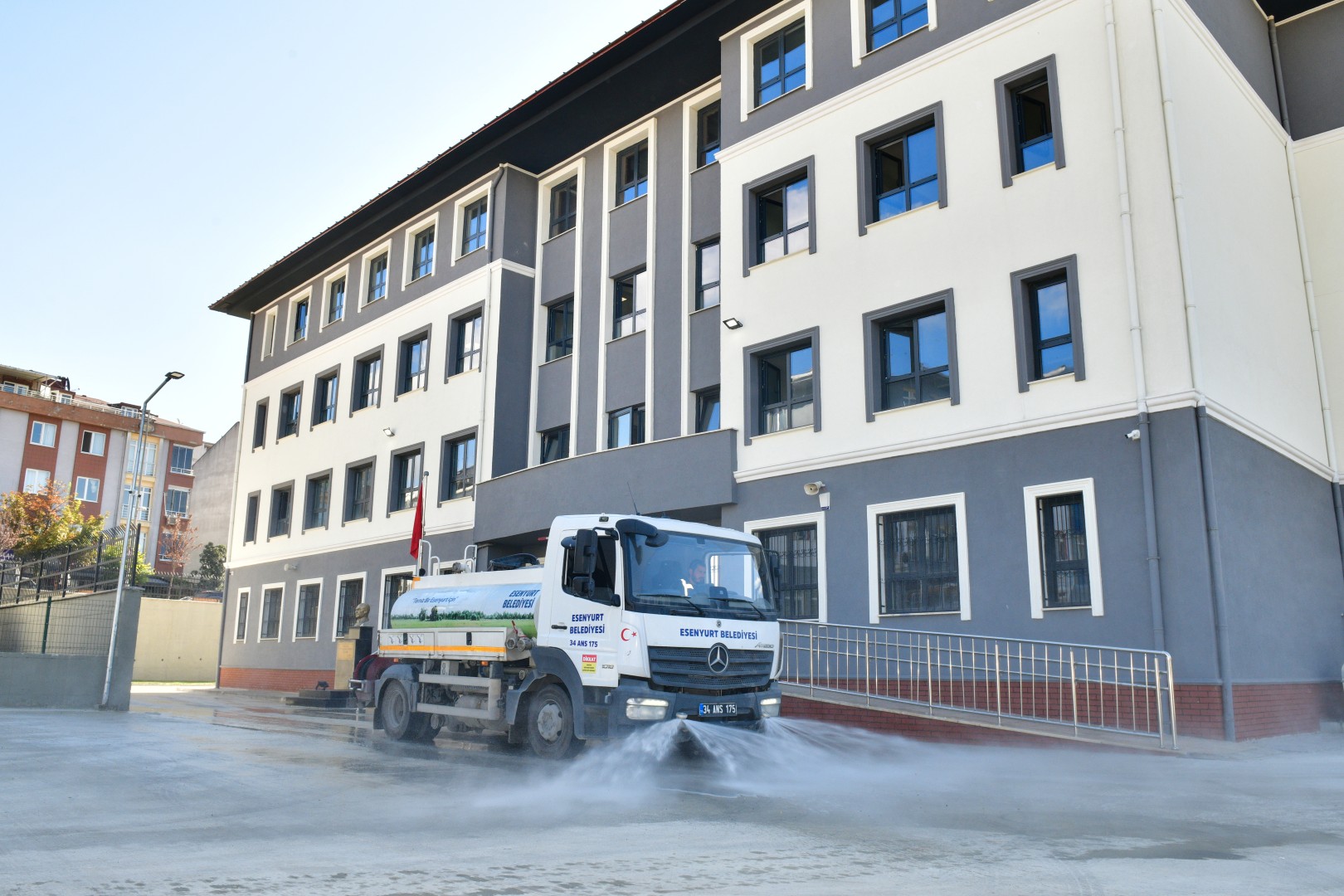 Esenyurt’ta eğitim için yoğun mesai: Çocuklar yeni eğitim dönemine temiz ve yenilenmiş okullarda başladı!
