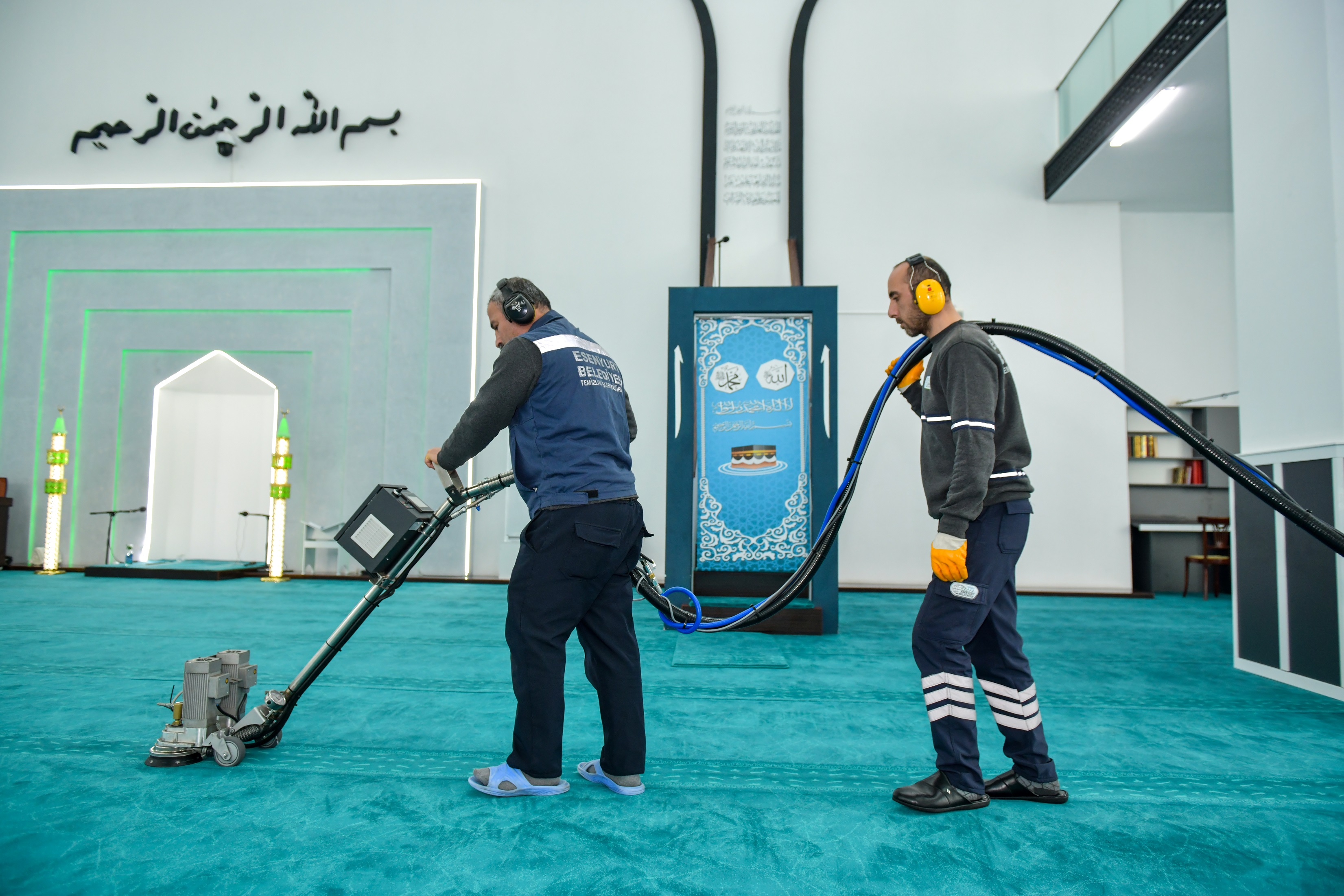 Esenyurtta Camiler İlk Teravih Namazına Hazırlanıyor