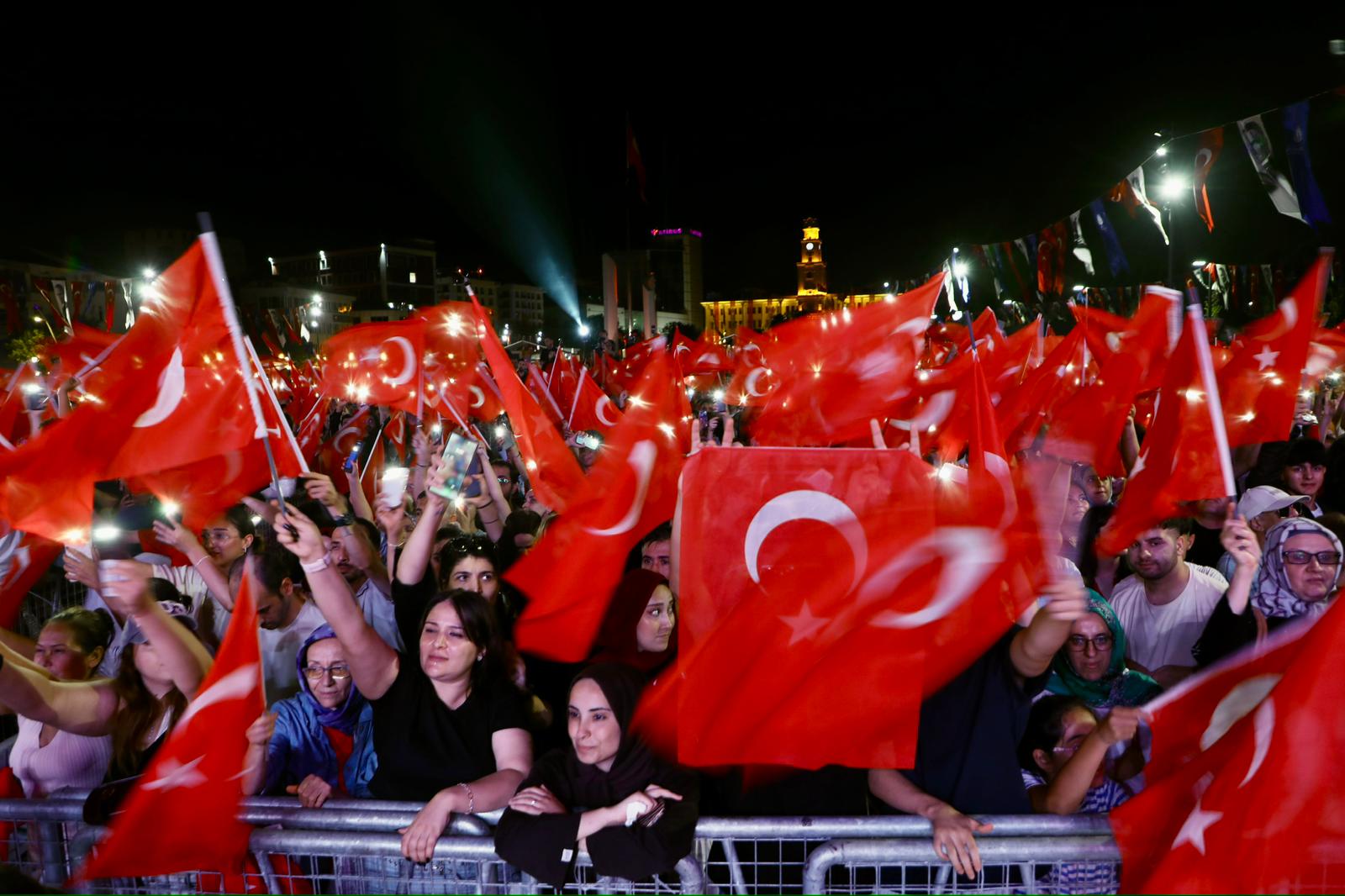Cumhuriyet Kent Meydanı Zafer Bayramı’nda görkemli törenle açıldı