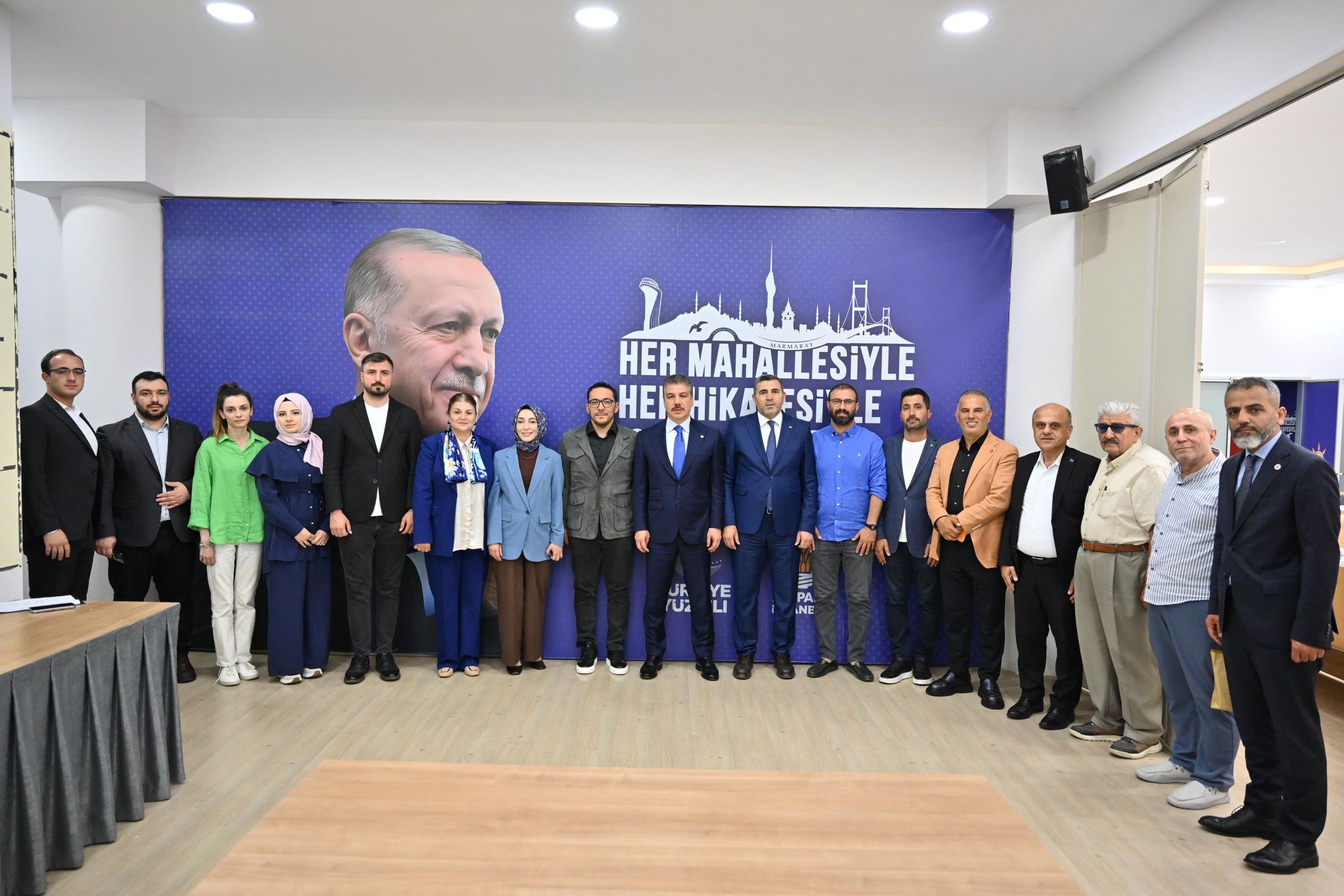 İlçe Başkanı Rasim Yağar TBMM Adalet Komisyonu Başkanı ve İstanbul Milletvekili Cüneyt Yüksel, ilçede avukatlarla buluştu