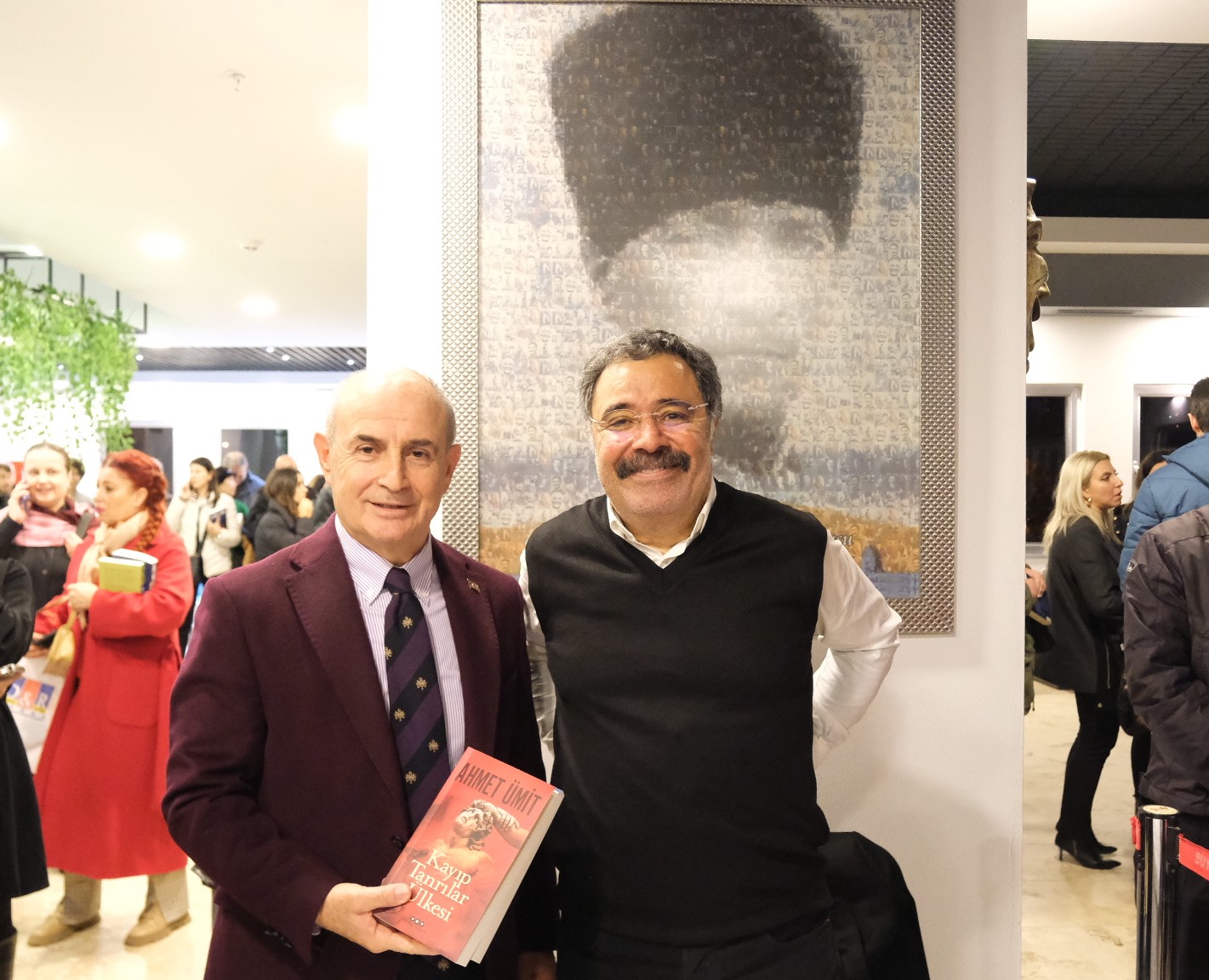 Türk edebiyatının usta yazarı Ahmet Ümit okurlarıyla buluştu