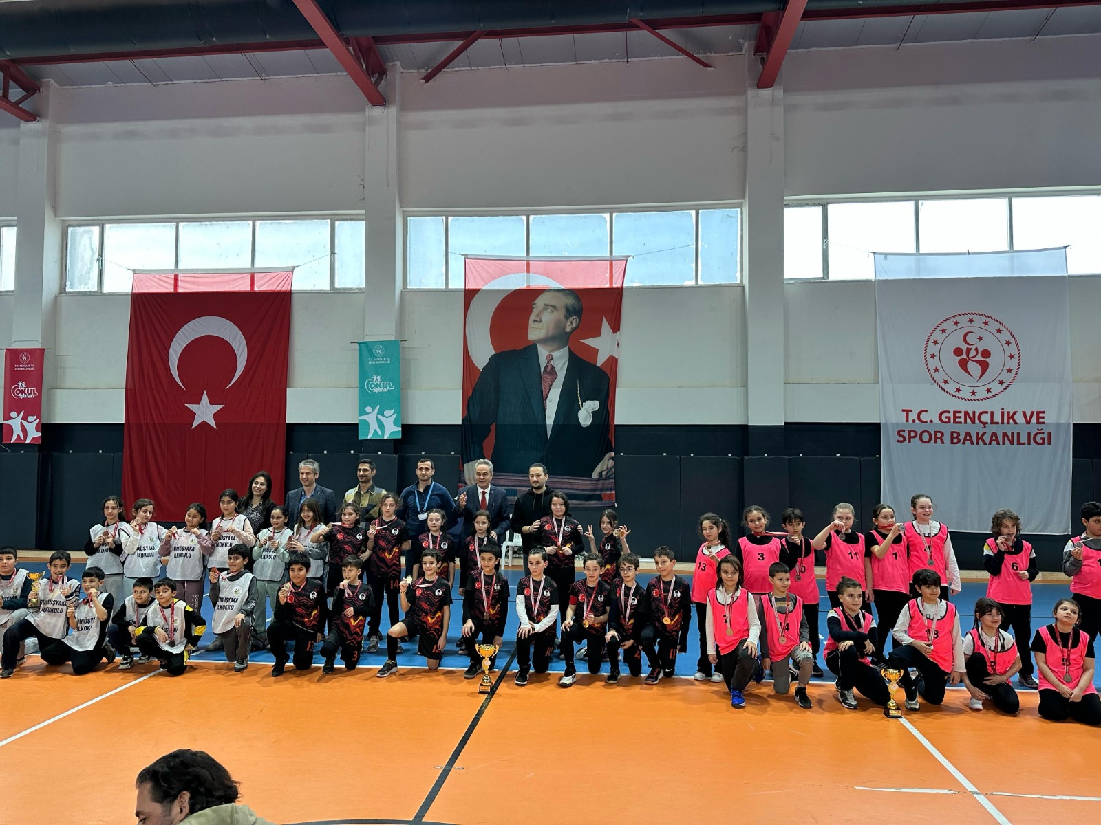 Silivri Okullar Arası Geleneksel Çocuk Oyunları Yakan Top Müsabakaları Tamamlandı