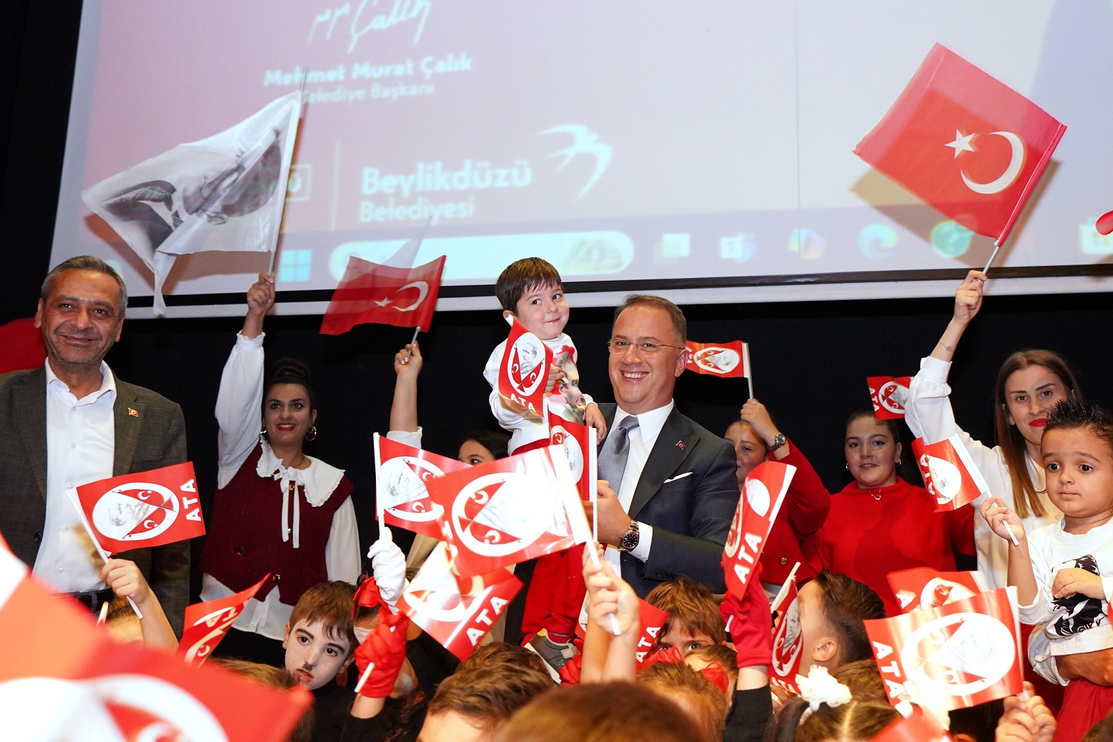 Beylikdüzü’nde minik öğrenciler 29 Ekim ruhunu yaşattı