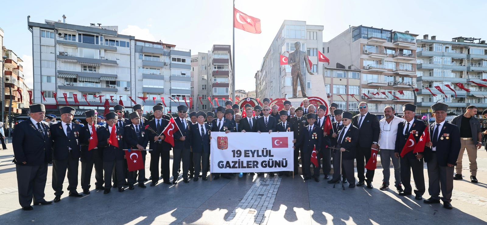 Başkan Balcıoğlu, Gaziler Günü nedeniyle çelenk sunma törenine katıldı