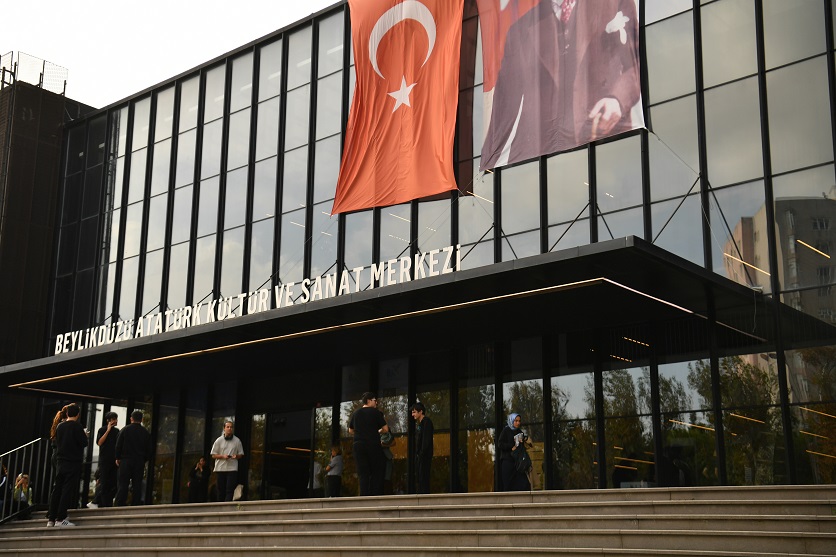 Beylikdüzü sahnesi yeni sezona dopdolu bir programla başlıyor