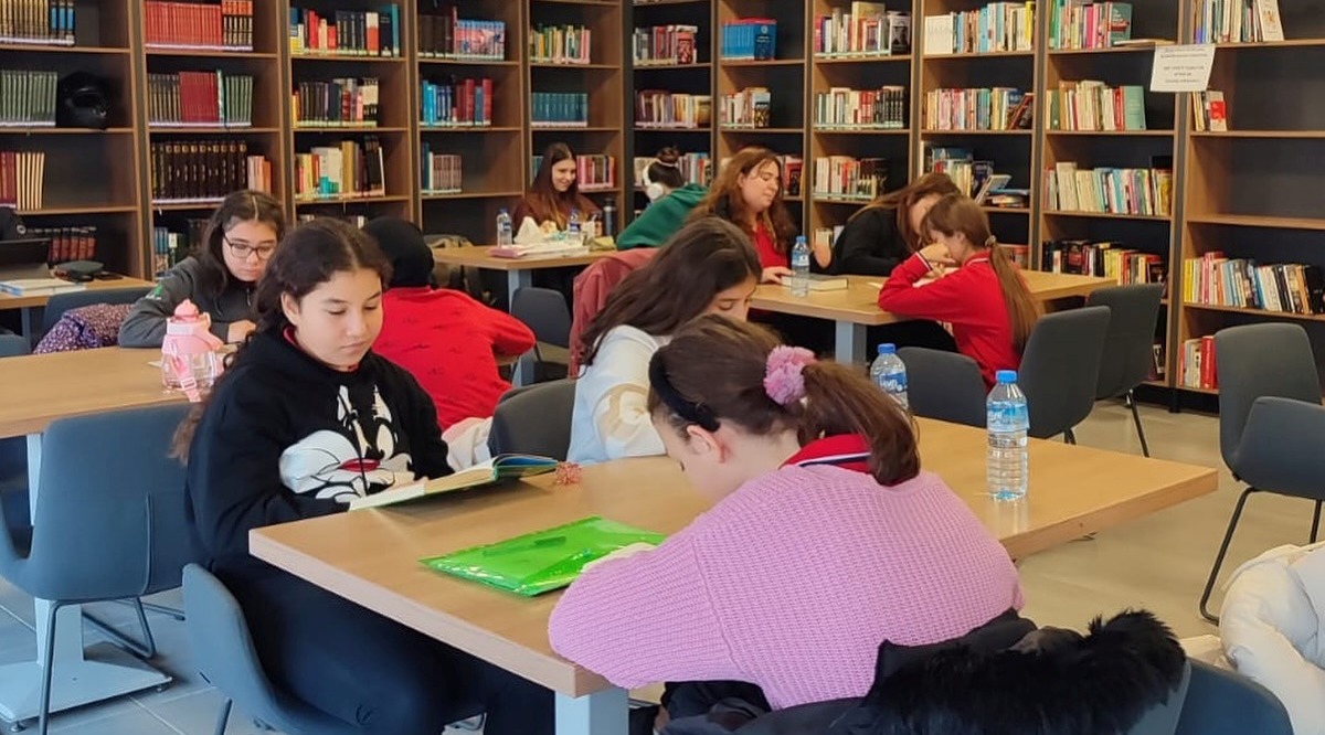 Ahmet Ziylan Ortaokulu Öğrencileri, Ömer Seyfettin Kütüphanesini Ziyaret Etti