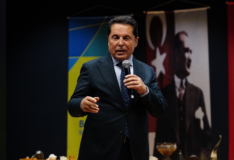 Yaşar Kemal doğum gününde Beylikdüzü’nde anıldı