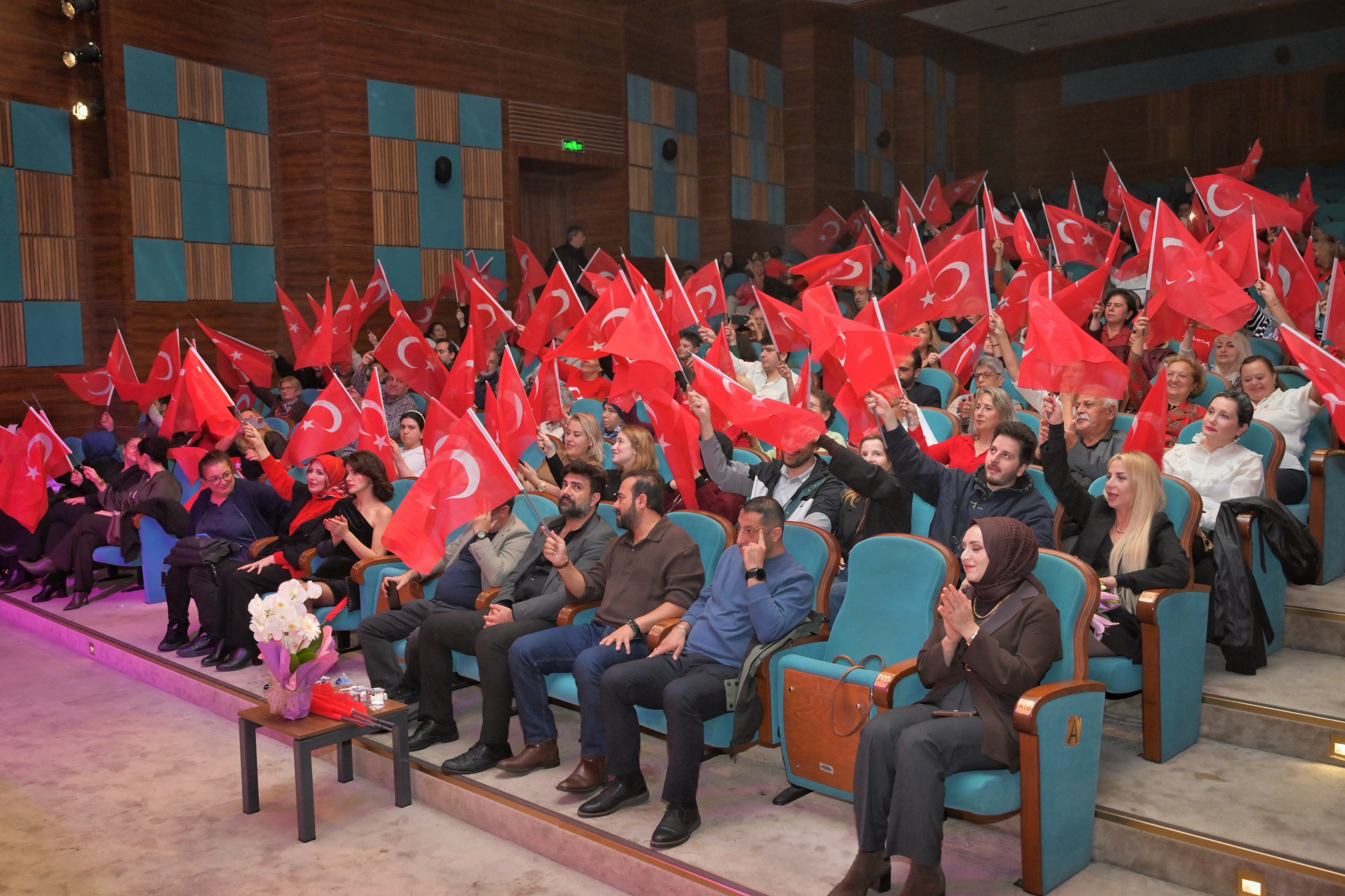 Esenyurt’ta Cumhuriyet Coşkusu Türk Müziğiyle Taçlandı