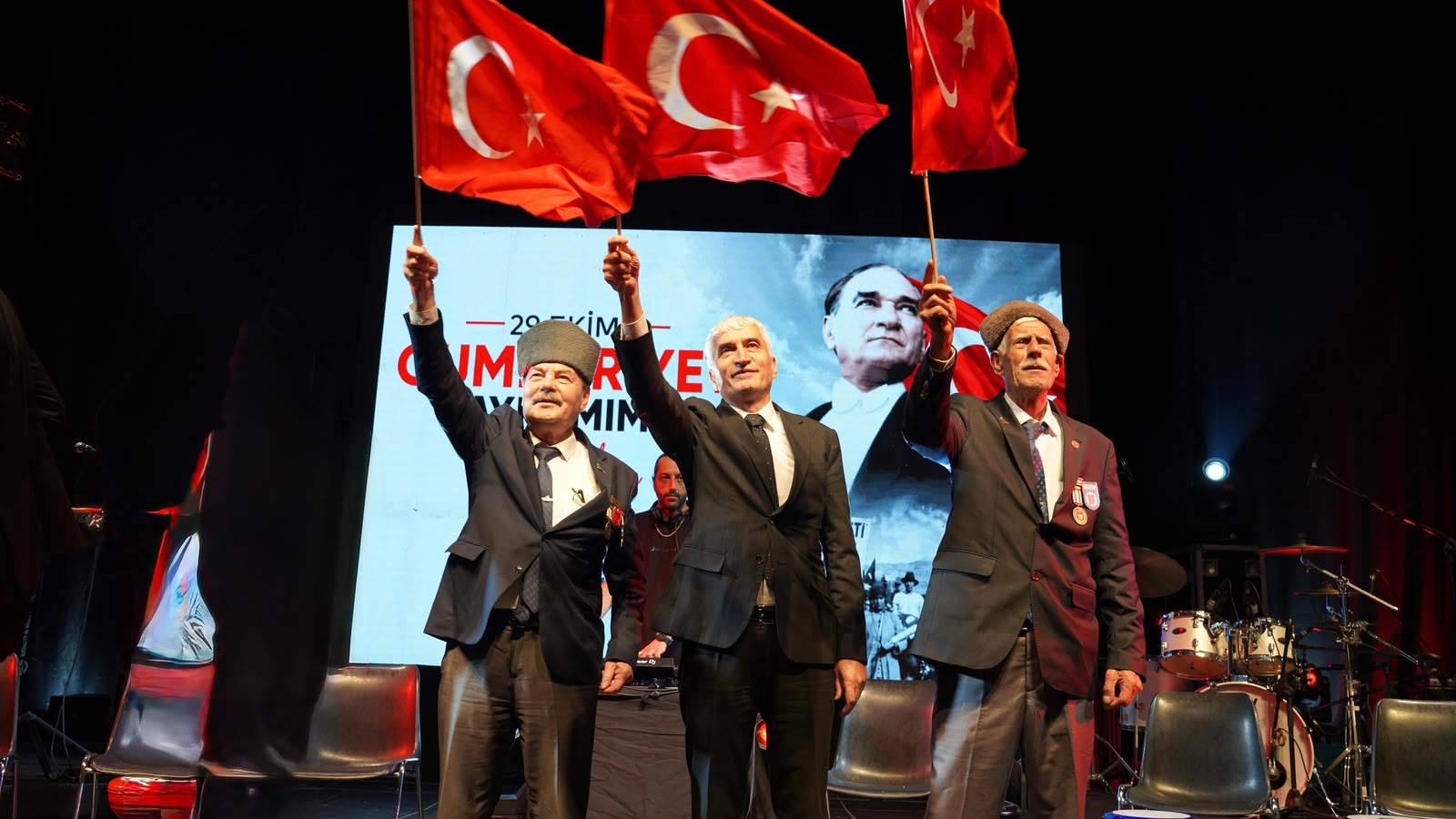 AVCILAR’DA CUMHURİYET BAYRAMI COŞKUYLA KUTLANDI