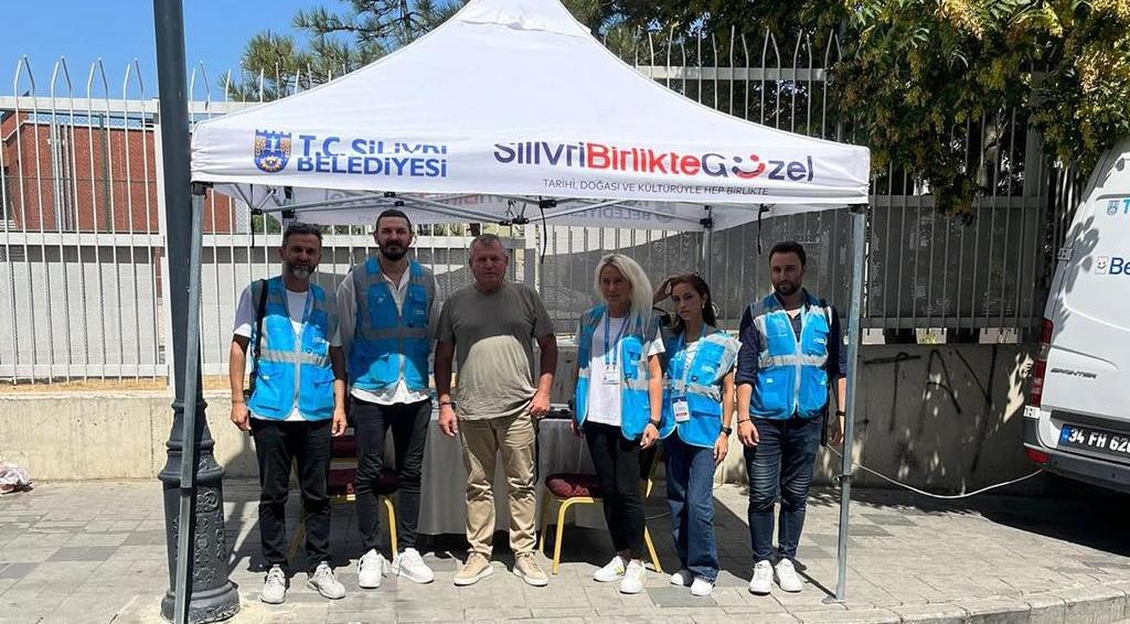 Silivri Belediyesi'nin “Belediye Kapınızda” Projesi, Pazartesi Pazarında Vatandaşlarla Buluştu