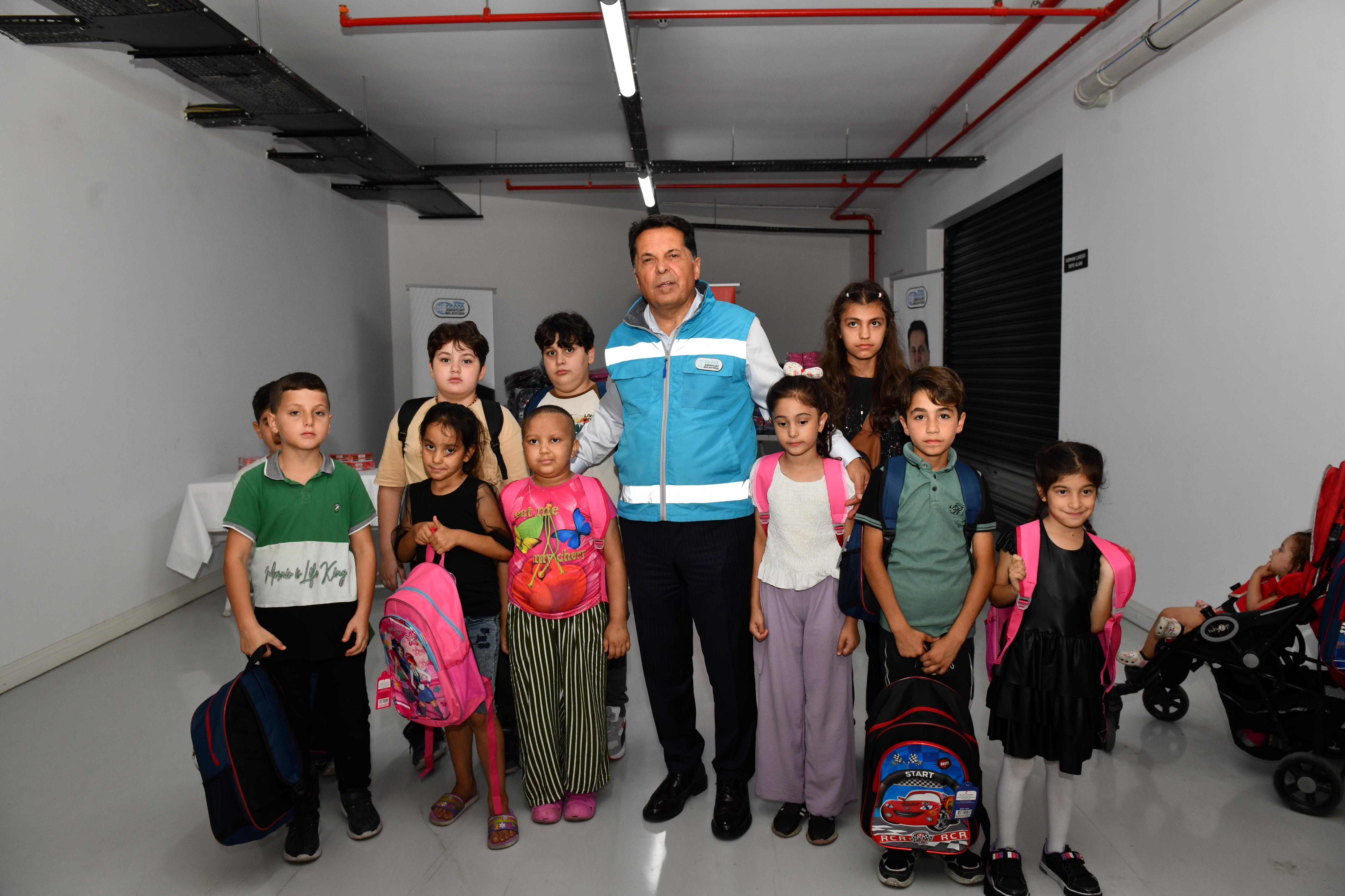 Başkan Özer’den eğitime büyük destek: 25 bin 600 çocuğa kırtasiye desteği