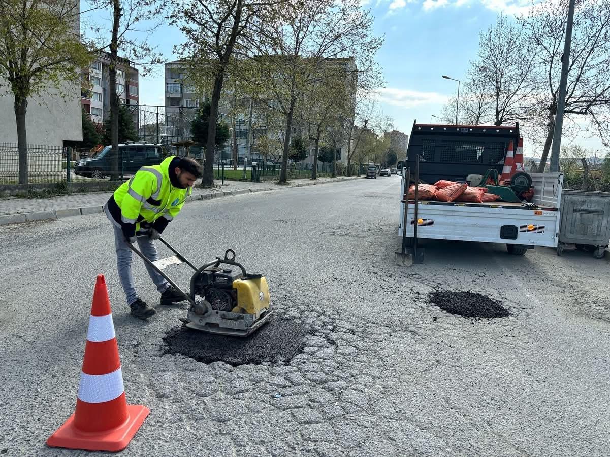 Silivri’de Yol Bakım ve Onarım Çalışmaları Aralıksız Sürüyor