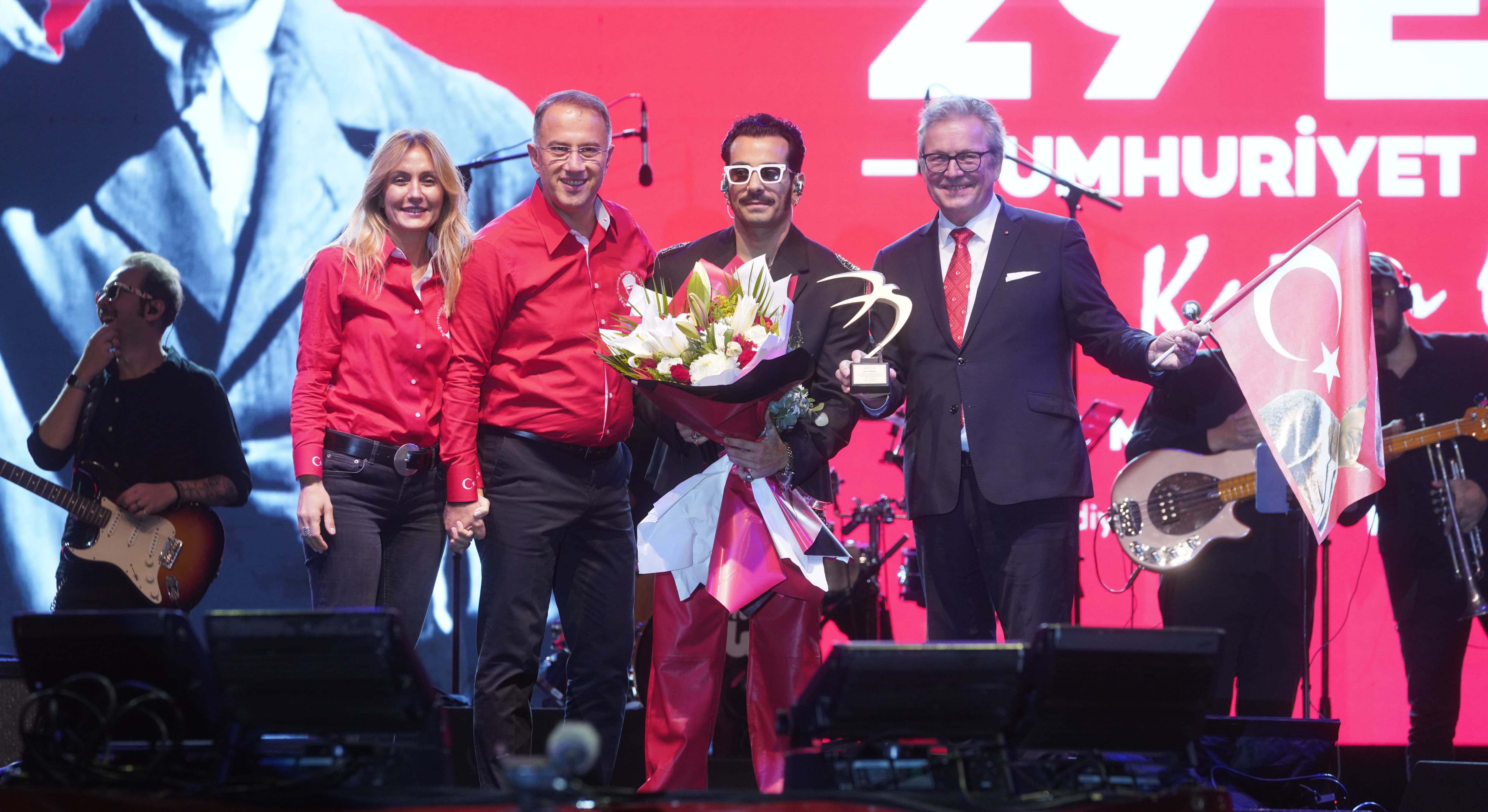 Beylikdüzü Cumhuriyet’in ilanının 101. yılını coşkuyla kutladı