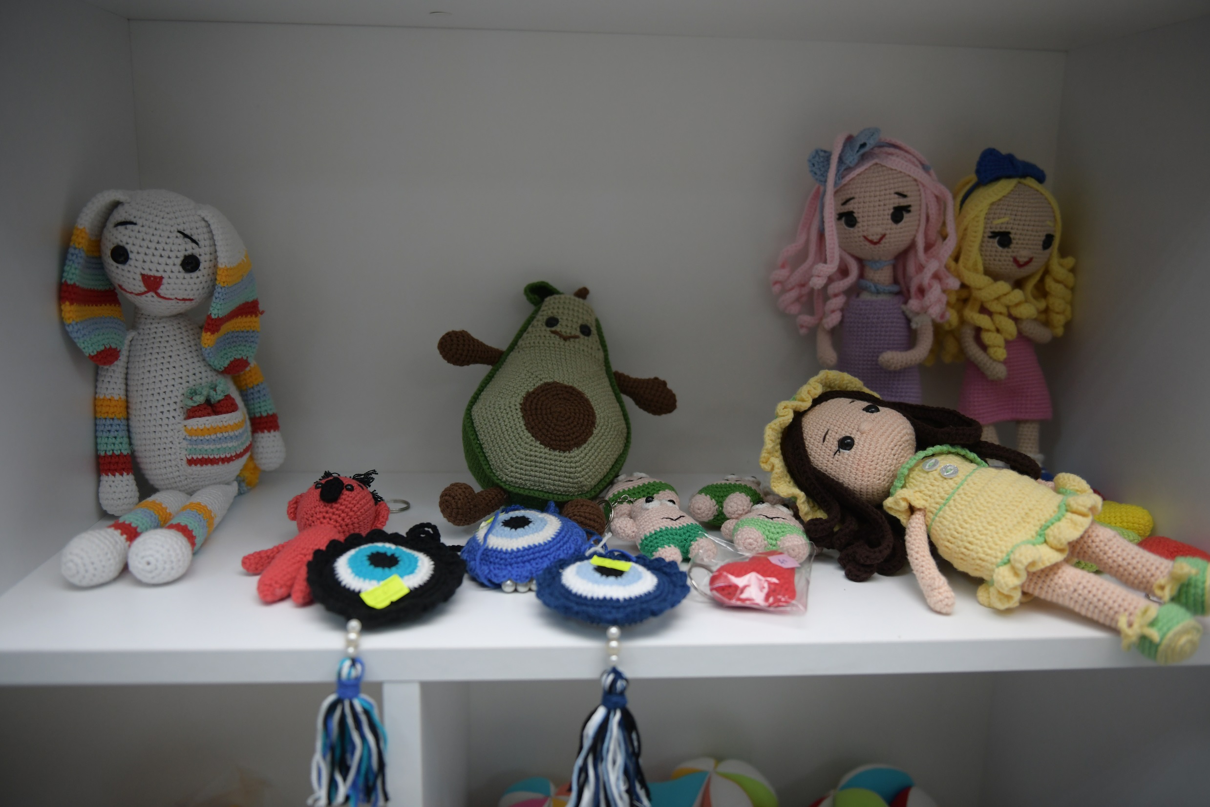 Kadınlar el sanatlarının inceliklerini bu kursta öğreniyor