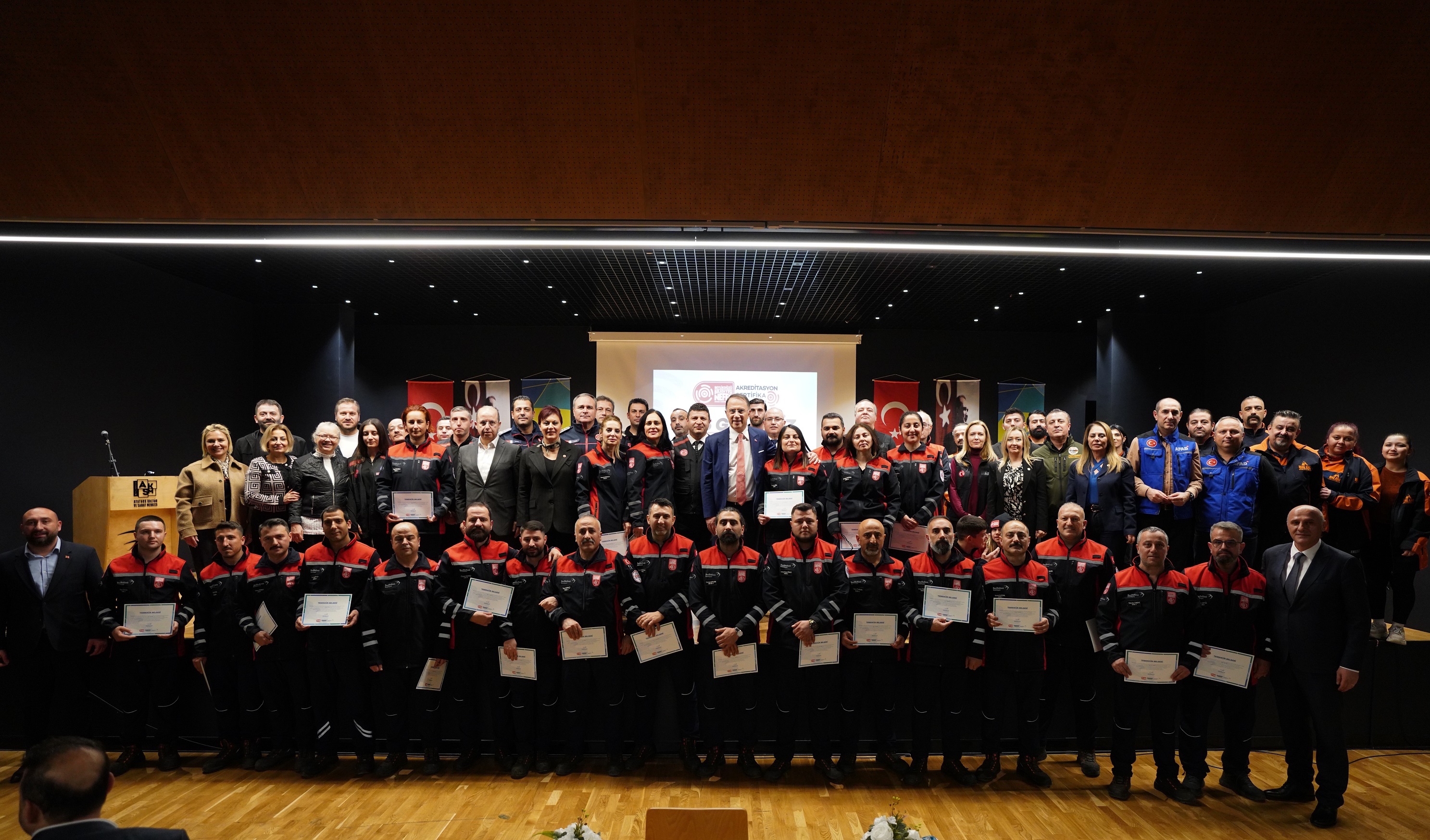 Beylikdüzü nefes arama kurtarma ekipleri akreditasyon sertikalarını aldı