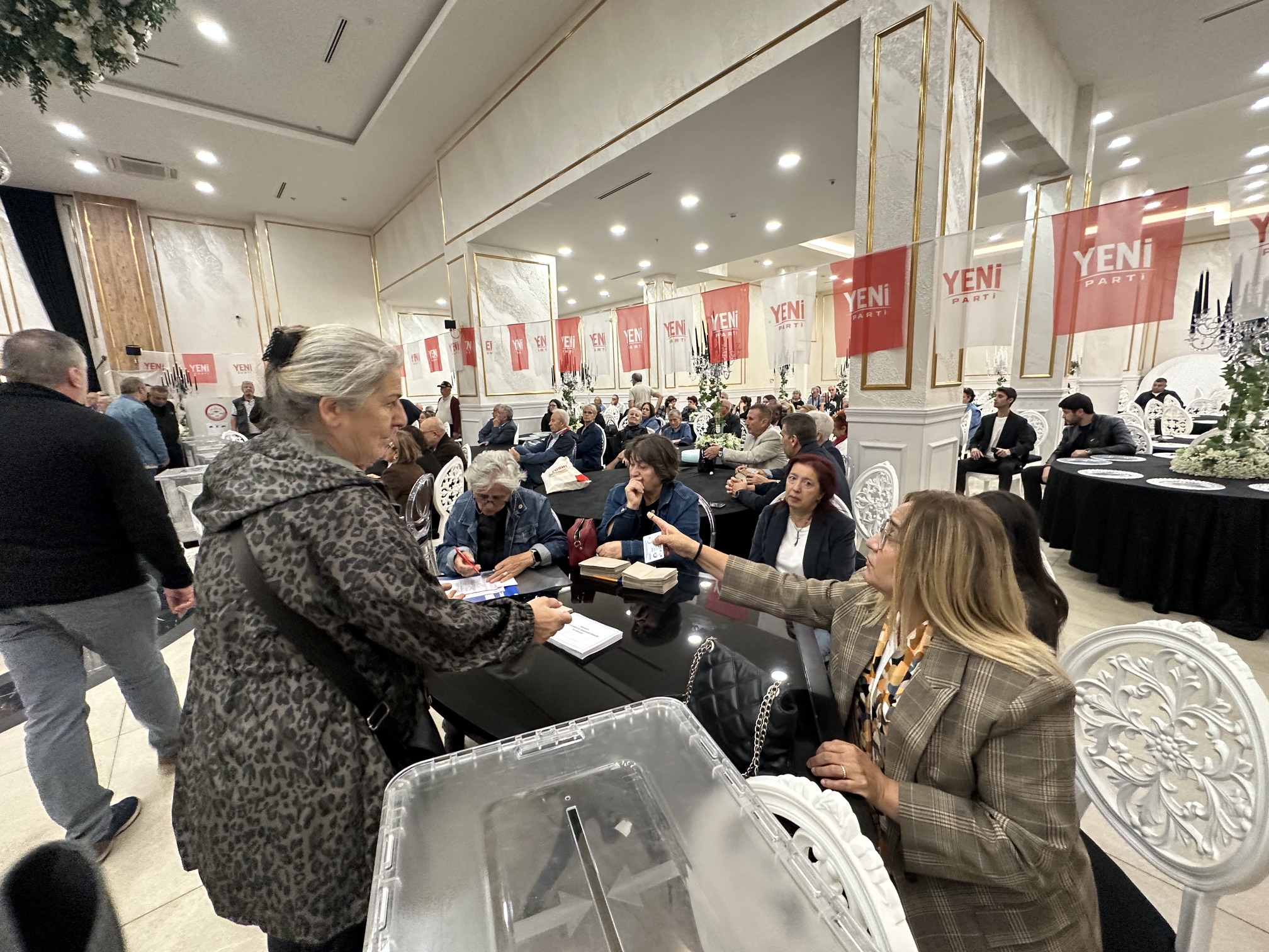 Çicekci: “Tabela siyaseti yapmıyoruz”