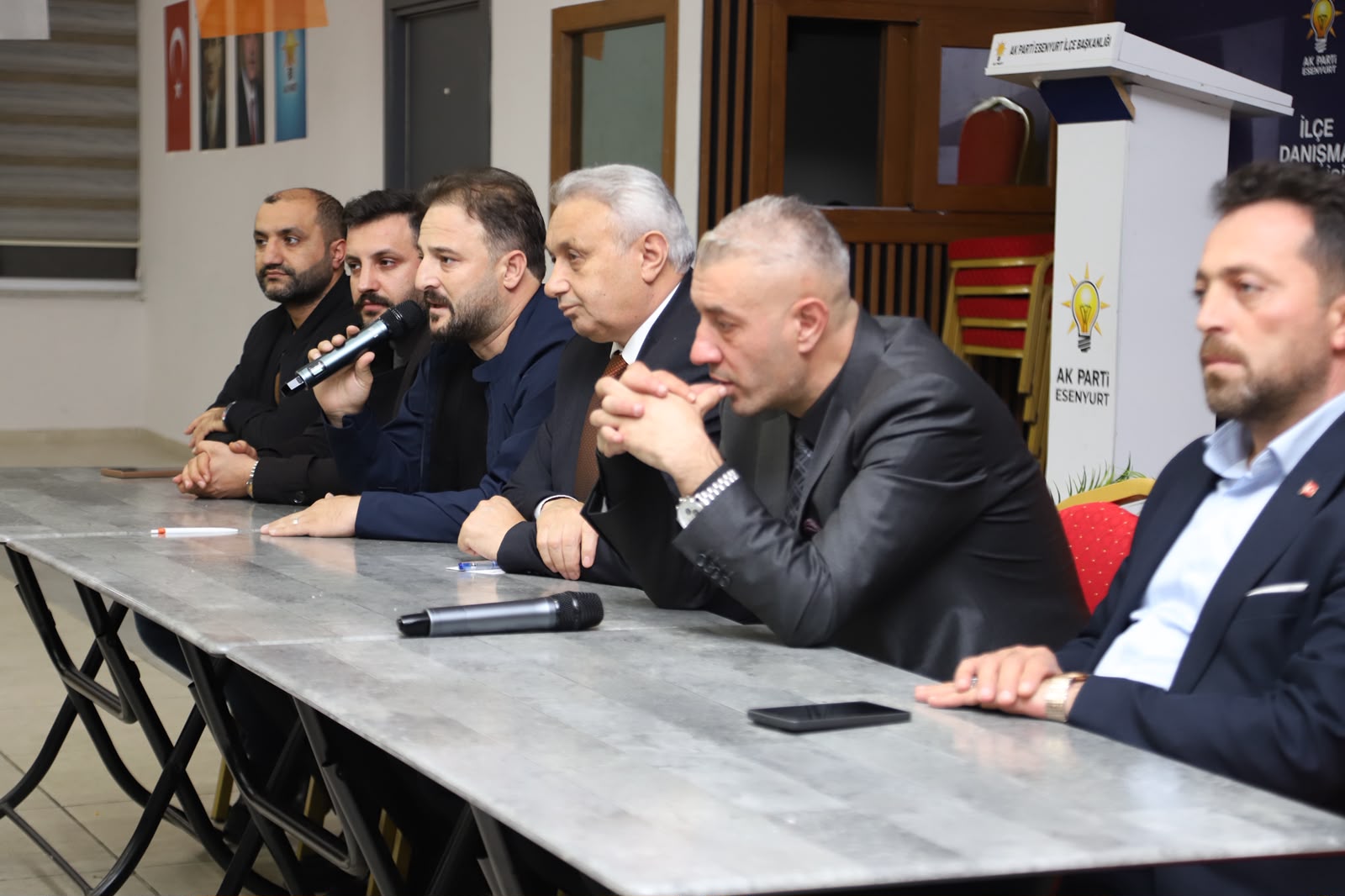 Esenyurt’ta Ak Parti’ye 100 genç katıldı
