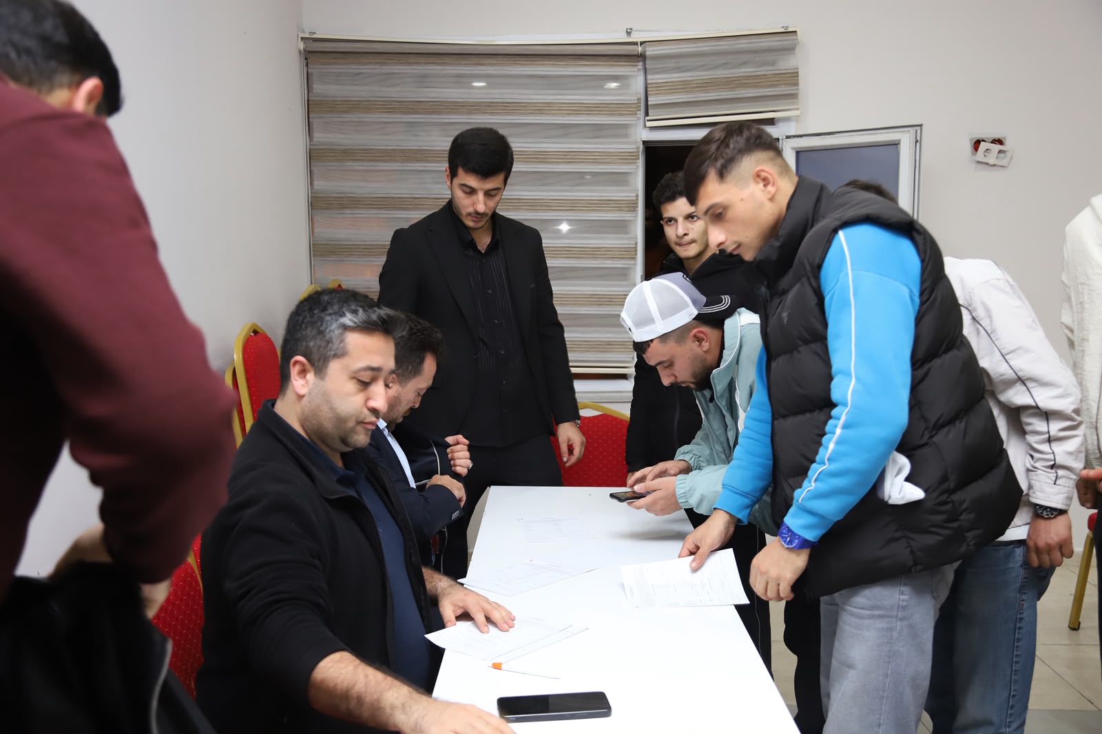 Esenyurt’ta Ak Parti’ye 100 genç katıldı