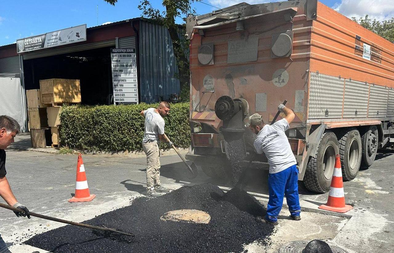 Silivri Belediyesi, İlçe Genelinde Yol Bakım ve Onarım Çalışmalarını Sürdürüyor