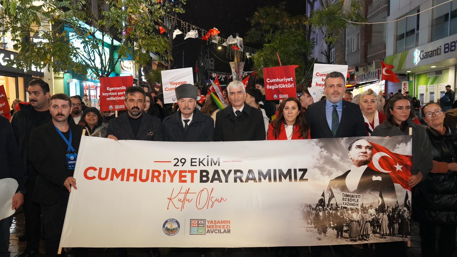 AVCILAR’DA CUMHURİYET BAYRAMI COŞKUYLA KUTLANDI