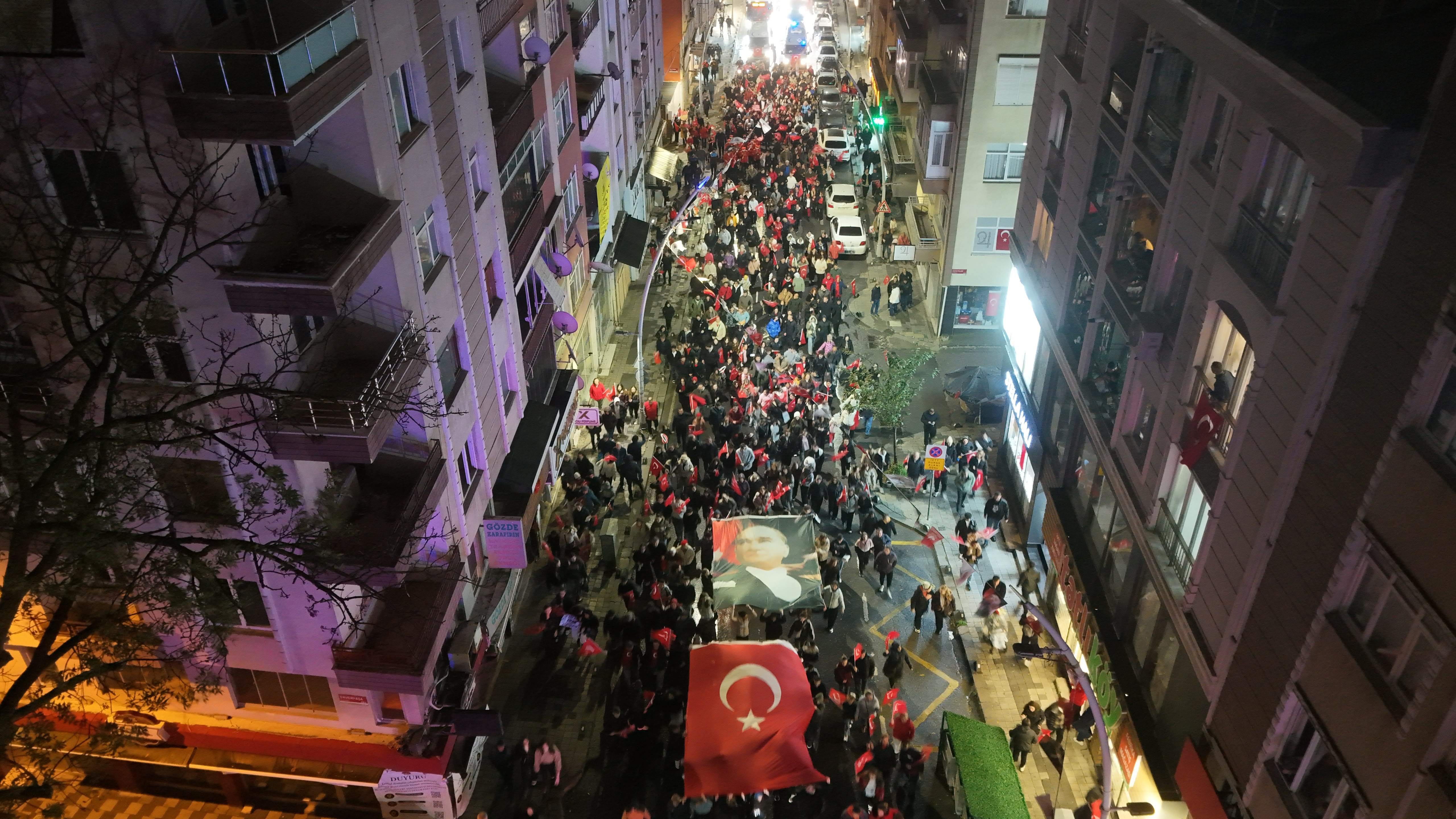 Çatalca’da Fener Alayı ve Konserle 29 Ekim Cumhuriyet Bayramı Coşkusu