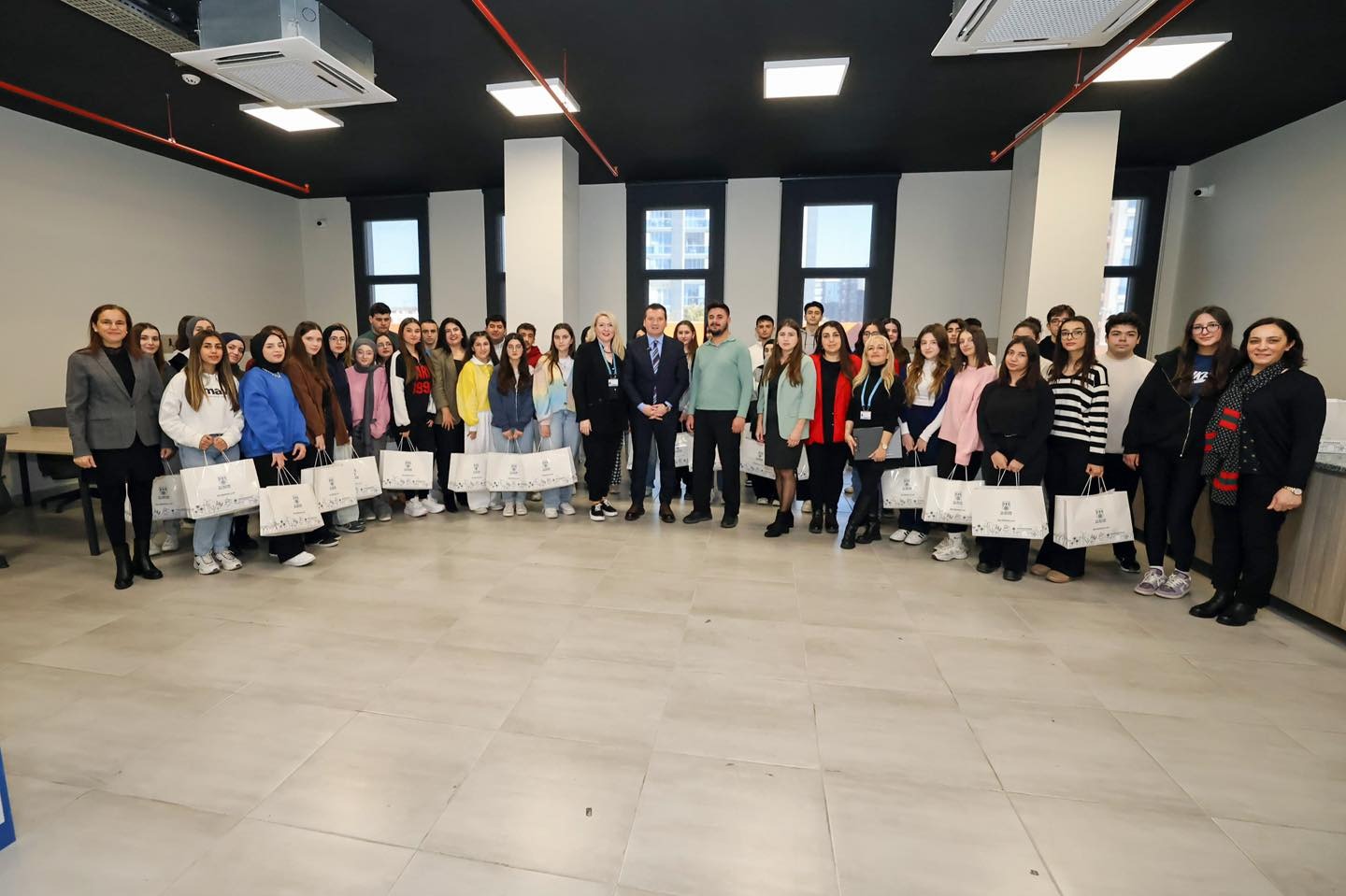 Başkan Balcıoğlu, Eğitim Akademisi’nde Gençlerle Bir Araya Geldi