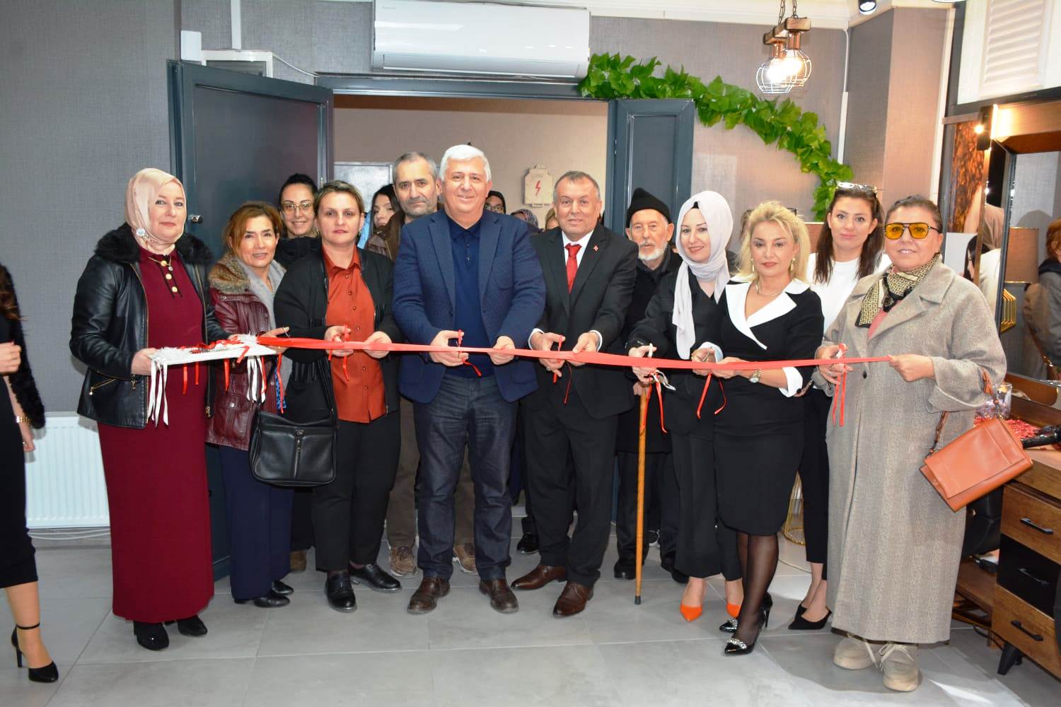 Güzelliğin yeni adresi Melek Kuaför