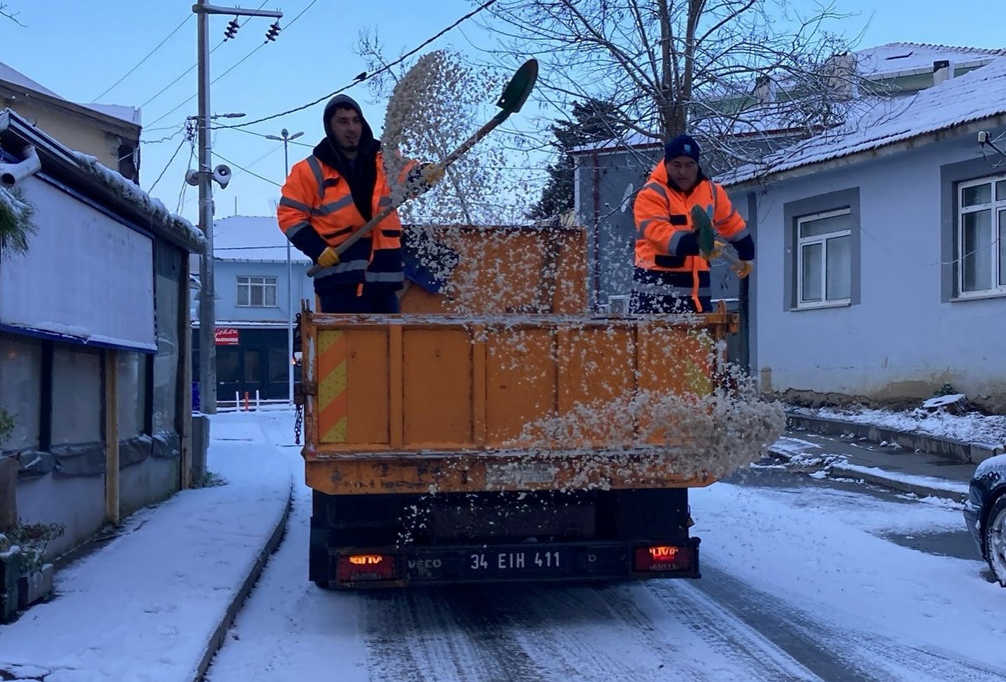 Silivri Belediyesi Kar ve Buzlanmayla Karşı Çalışmalarını Sürdürüyor