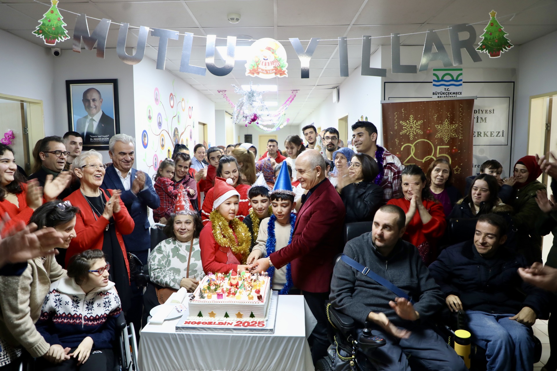 Engelli öğrenciler yeni yıla ağaç dikerek girdi