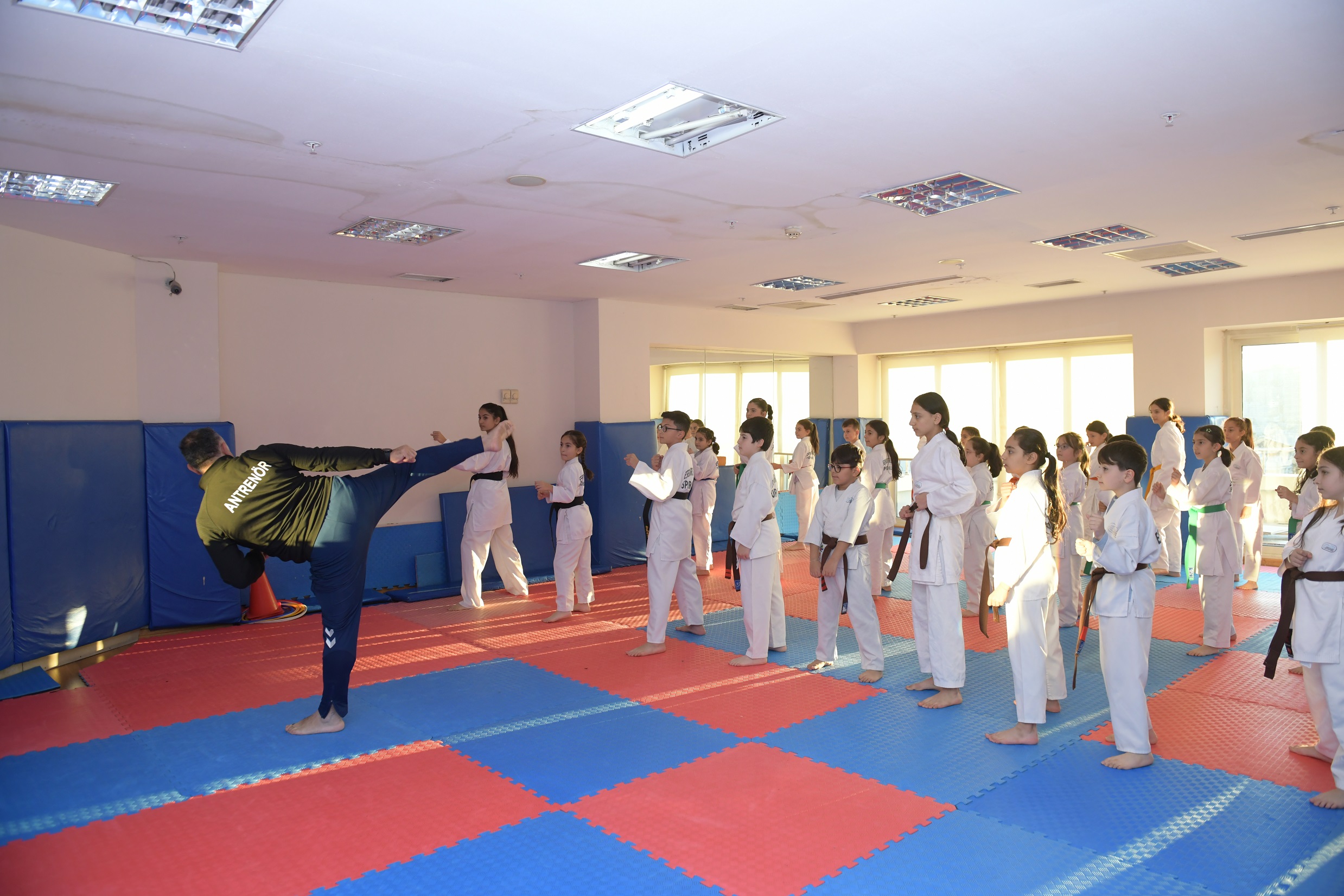 Spor okulları ile çocukların zihinsel ve bedensel gelişimine katkı sağlanıyor