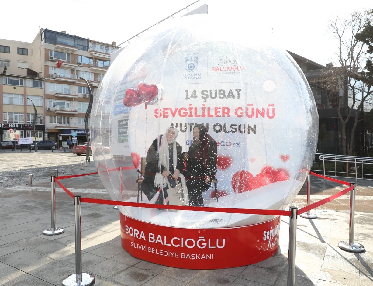 Silivri Sahili’ne “Sevgi Küresi” Yerleştirildi