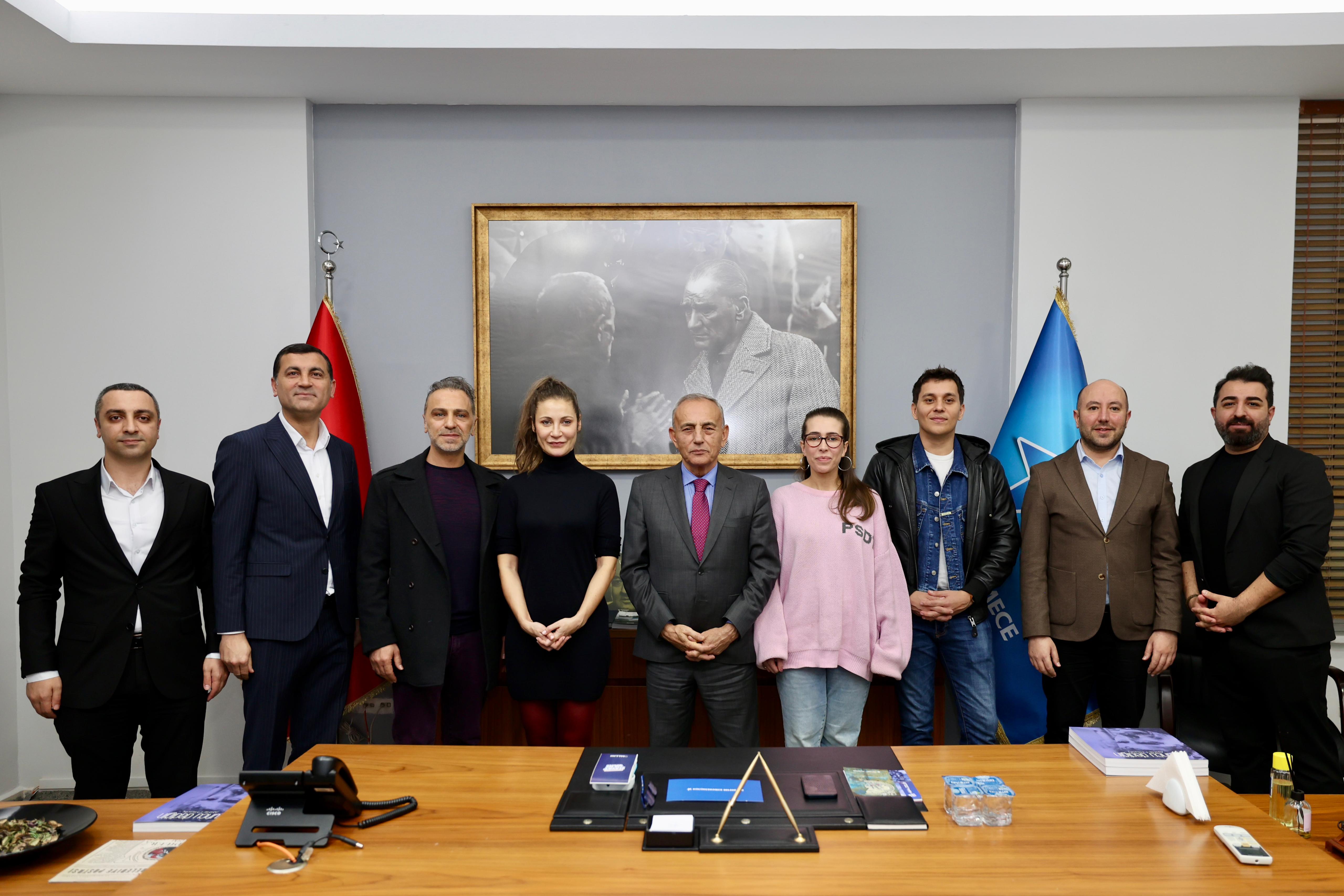 Ödüllü yapım “Bildiğin gibi değil”in film ekibi Küçükçekmece’deydi