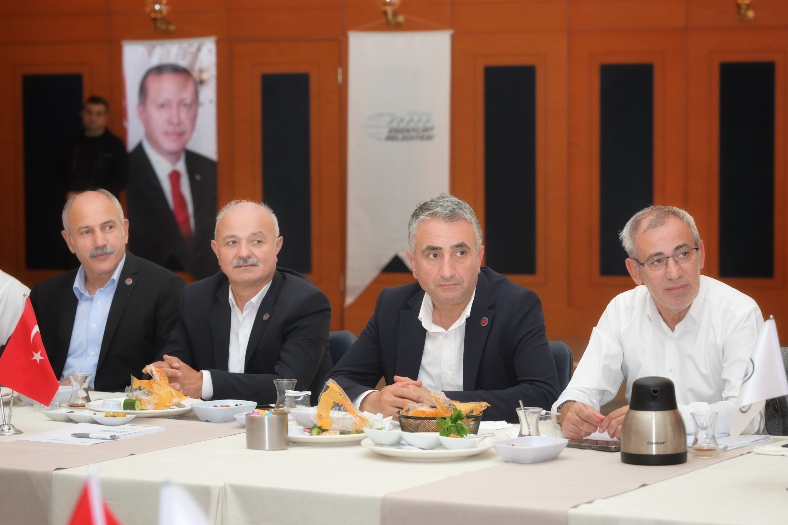 Başkan Vekili Aksoy, Mahalle Muhtarlarıyla Bir Araya Geldi