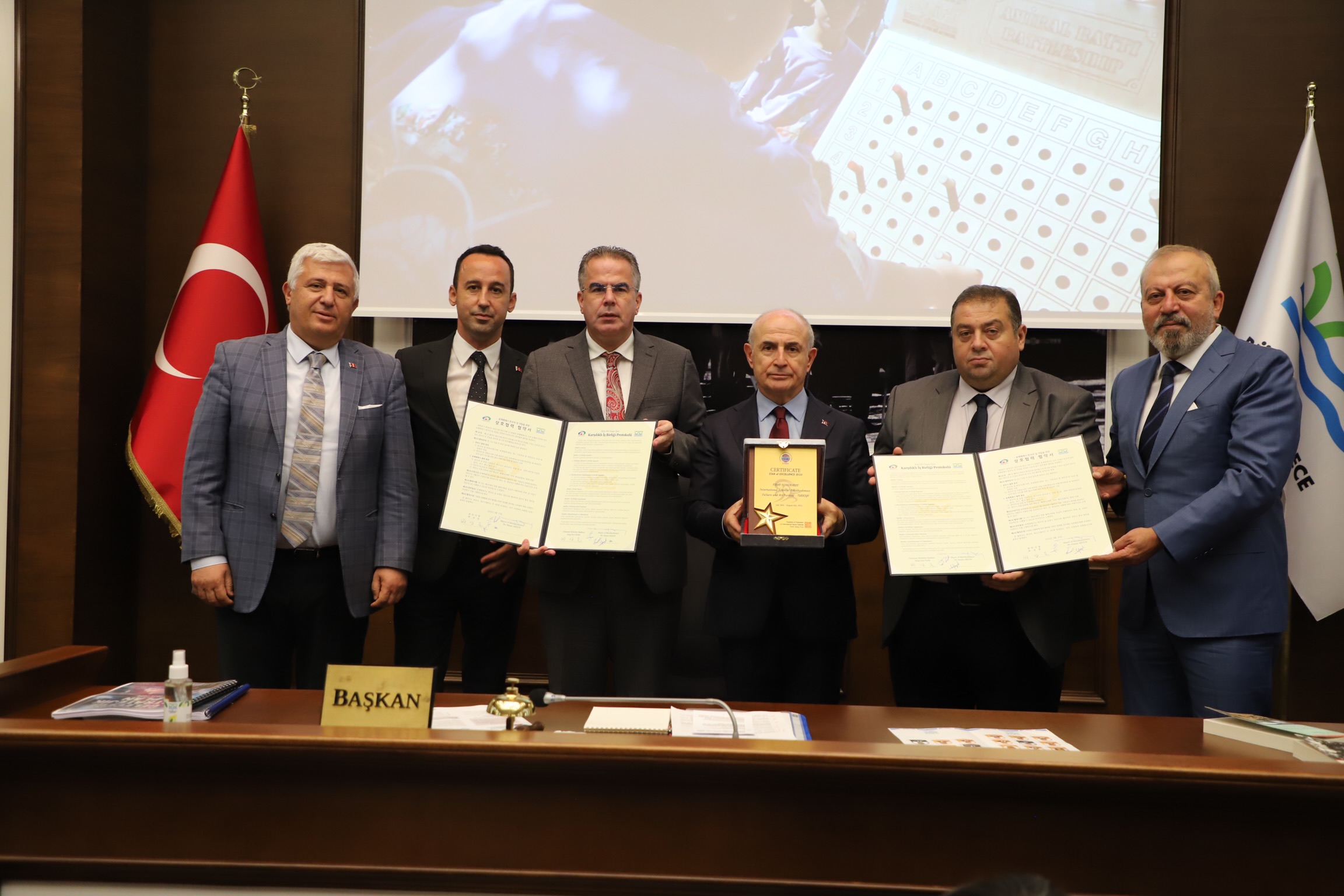 Başkan Akgün: “Kadınların ve çocukların hunharca öldürülmesi korkunç bir meseledir’’,