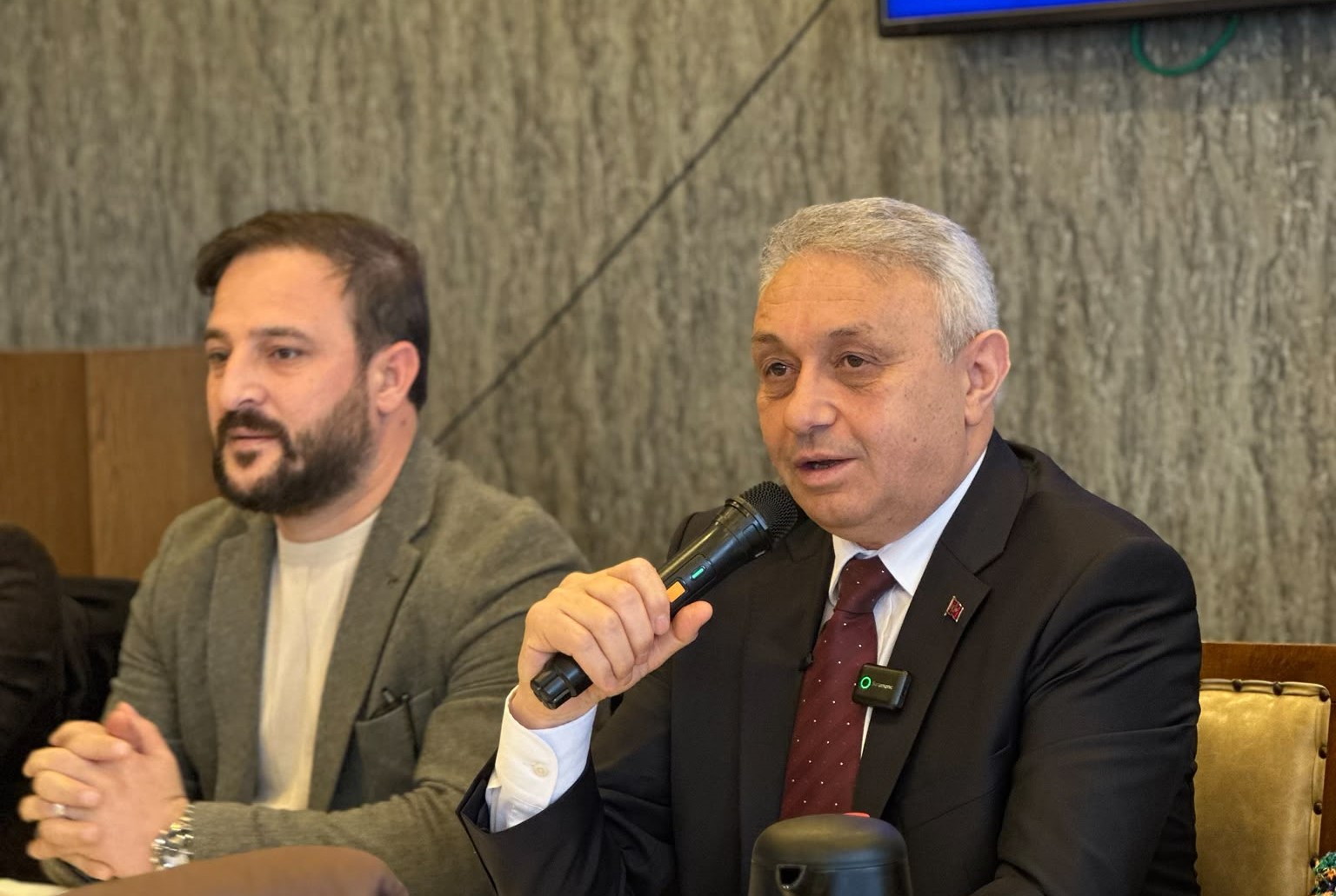 AK Parti Esenyurt İlçe Başkanı Togay Çoban’dan Metro hattı için : “Ya yapın ya da devlete devredin”