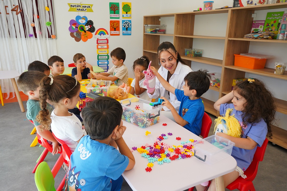 BEYLİKDÜZÜ’NÜN YENİ GÜNDÜZ ÇOCUK BAKIMEVİ HİZMETE AÇILDI