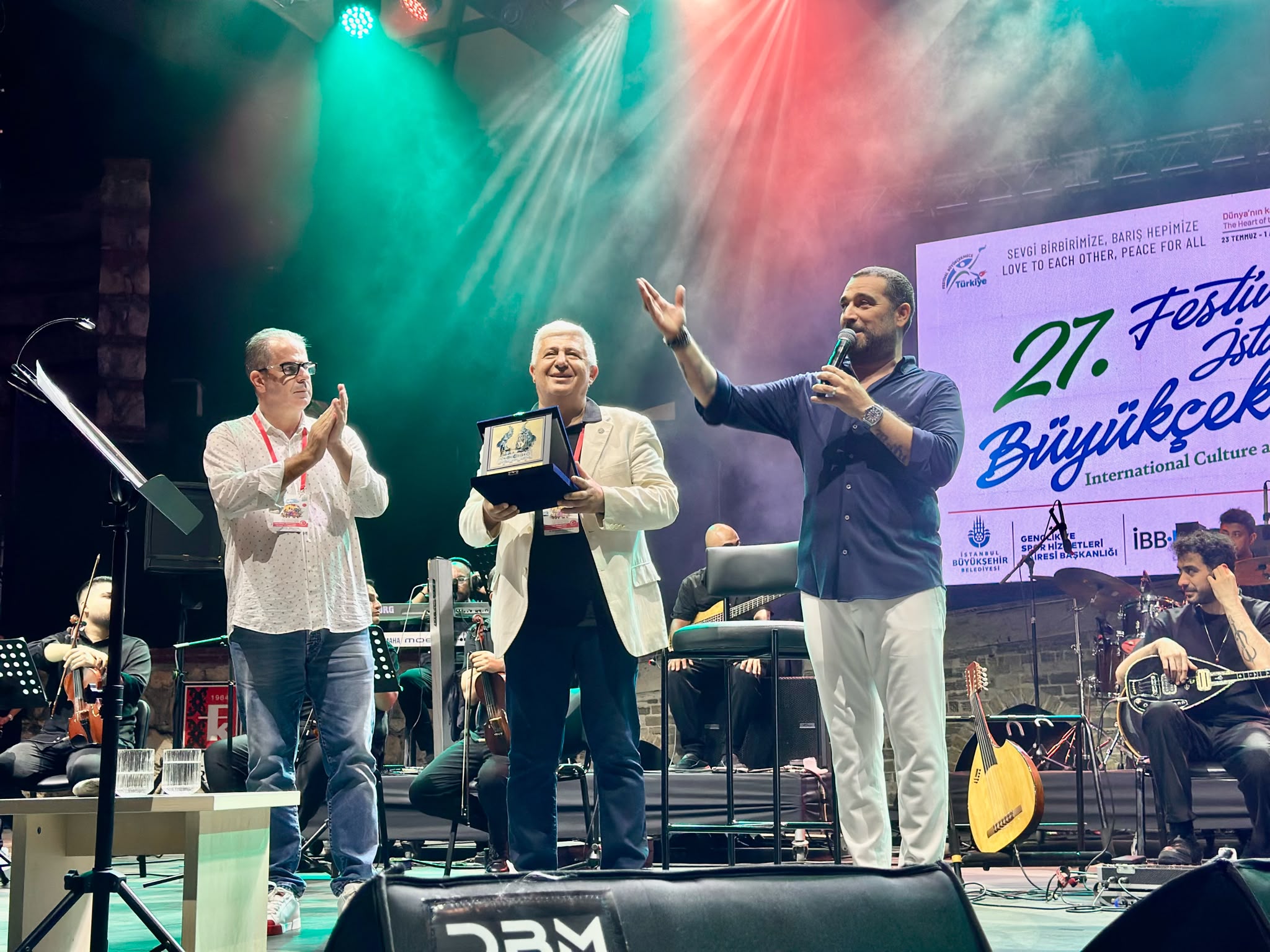 Festival sahnesinde binlerce kişi Ümit Yaşar şarkılarıyla buluştu