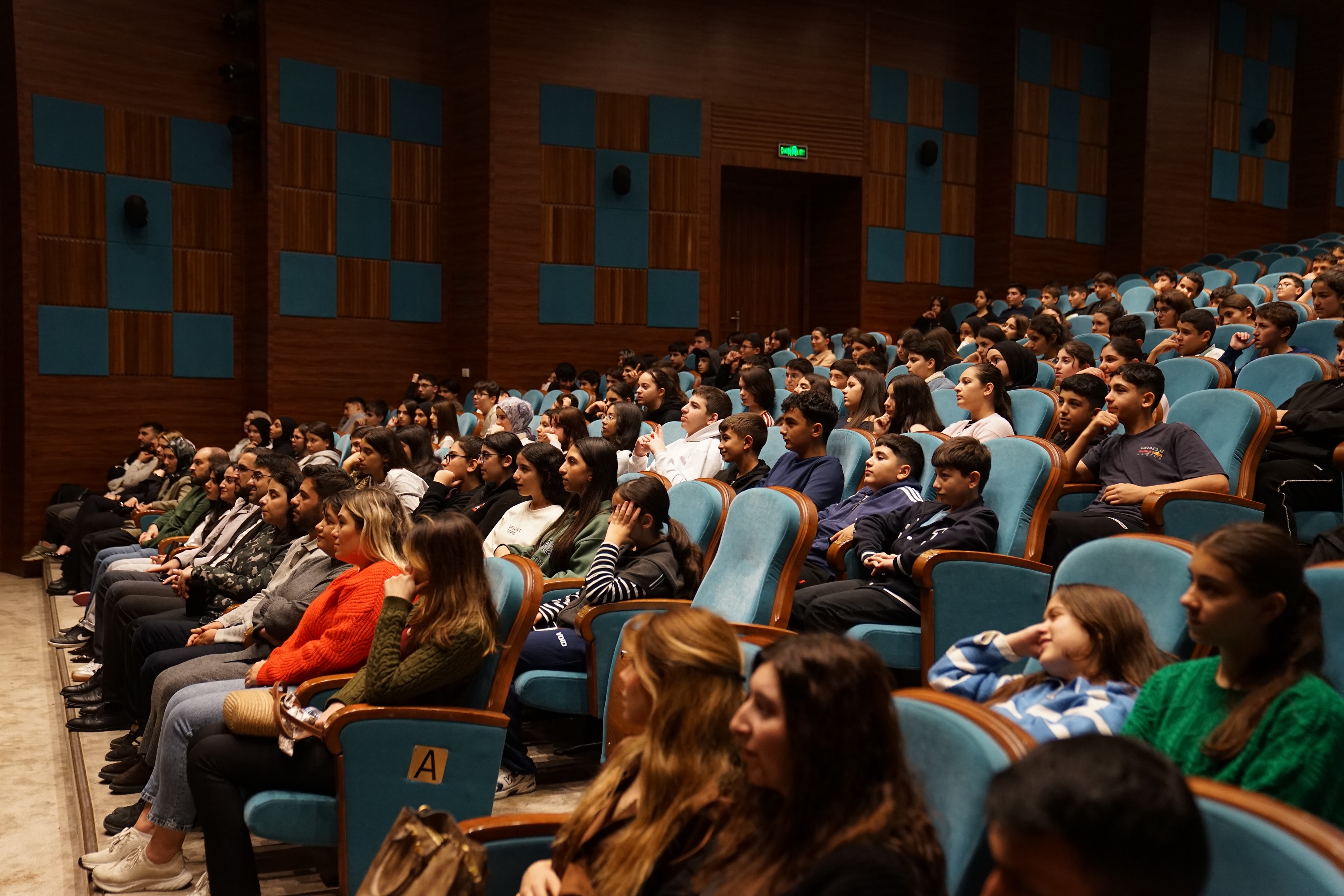 Esenyurt’ta “Dikkat Nedir ve Neden Önemlidir?” Semineri Yoğun İlgi Gördü