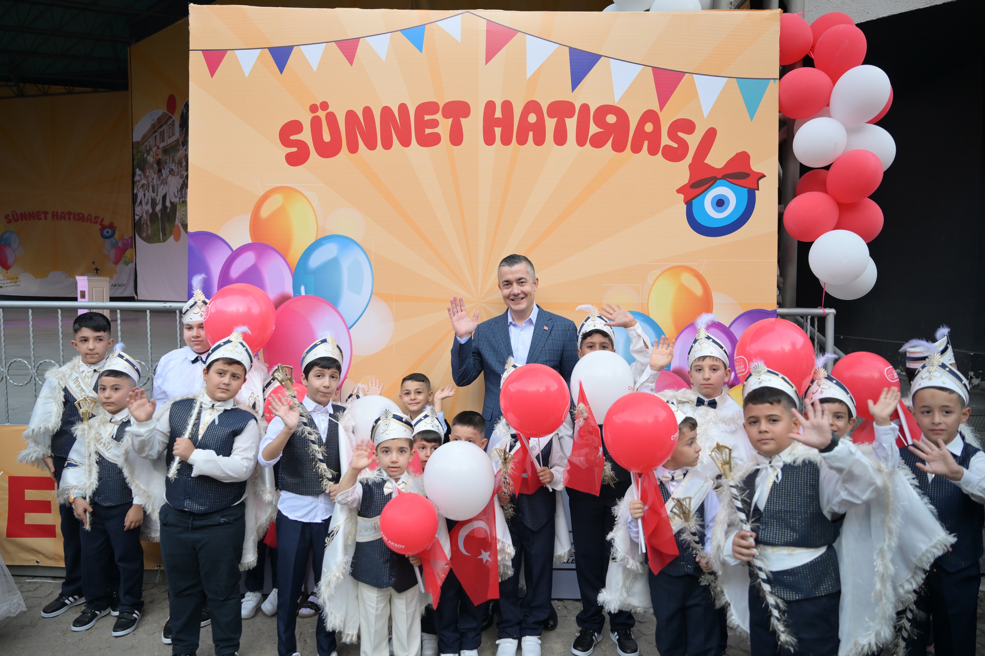 Esenyurt’ta 1.020 çocuk için coşkulu sünnet şöleni!