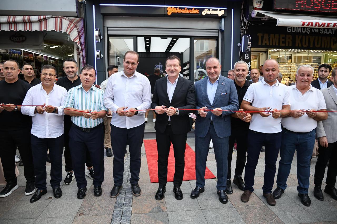 Başkan Balcıoğlu, Silivri'de Yükselenler Teknoloji Mağazasının Açılışını Gerçekleştirdi