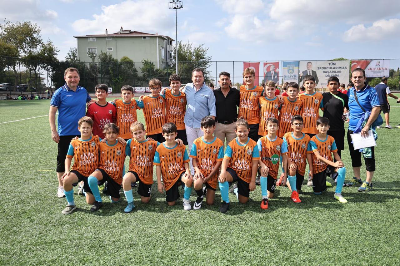 Başkan Balcıoğlu’nun Santra Vuruşuyla 30 Ağustos Zafer Kupası Futbol Turnuvası Başladı