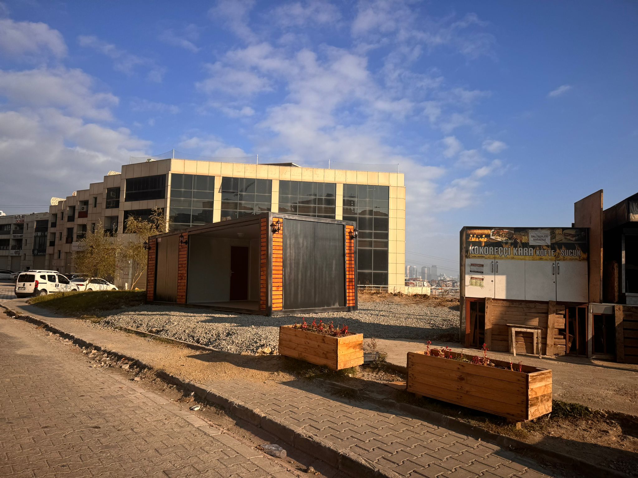 Esenyurt’ta ruhsatsız ve kaçak yapılara geçit yok