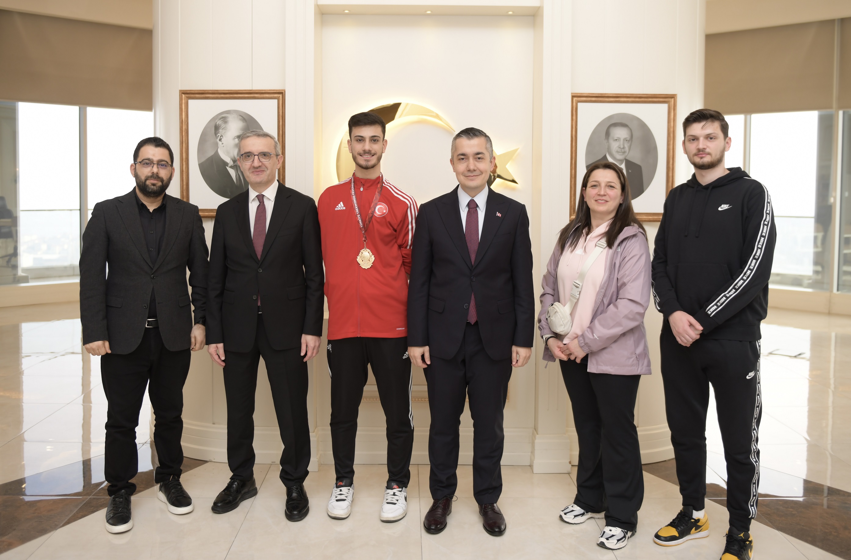 Başkan Vekili Aksoy’dan şampiyon sporculara özel destek