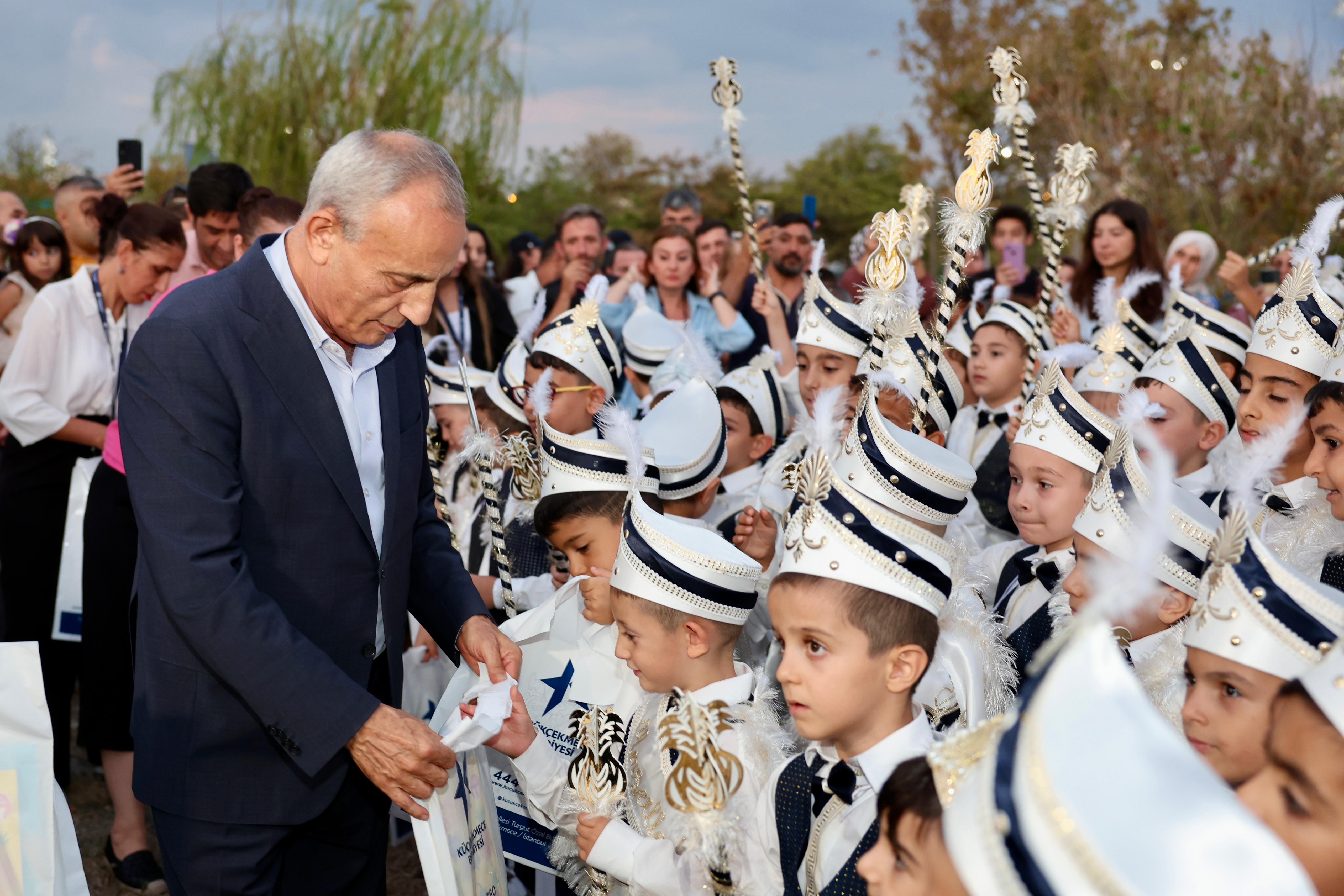 Küçükçekmece’de düğün tadında toplu sünnet şöleni