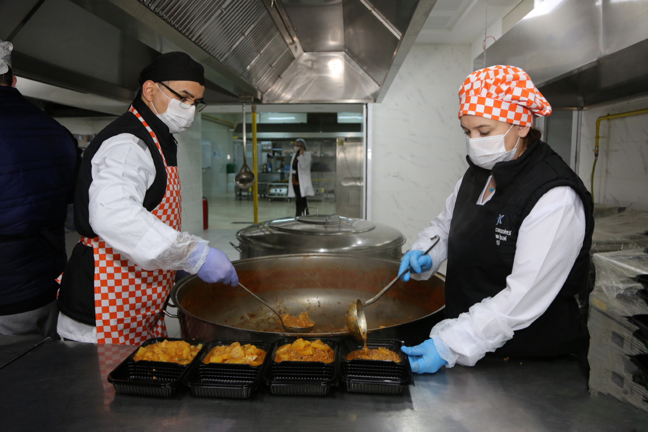 Küçükçekmece’de sosyal dayanışma büyüyor