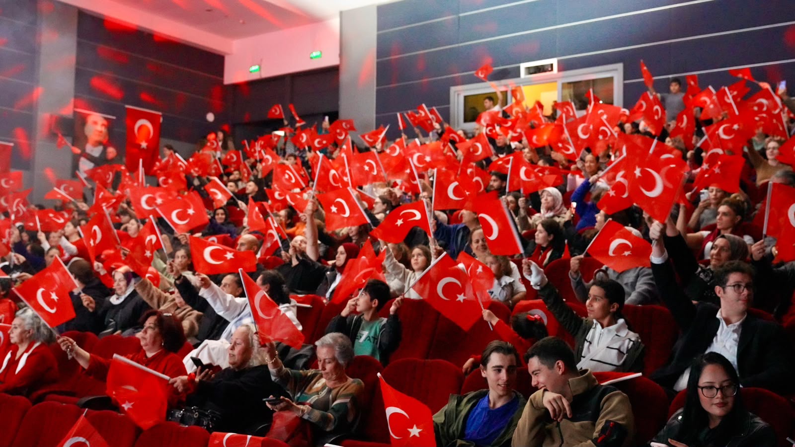 AVCILAR’DA CUMHURİYET BAYRAMI COŞKUYLA KUTLANDI