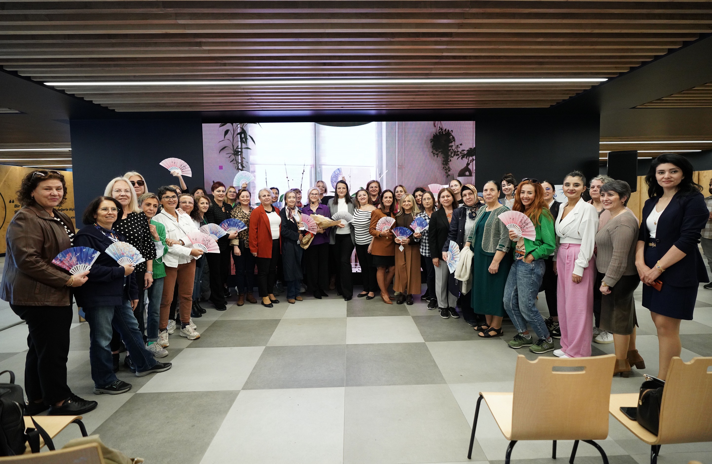 Menopoz tüm süreçleriyle ele alındı