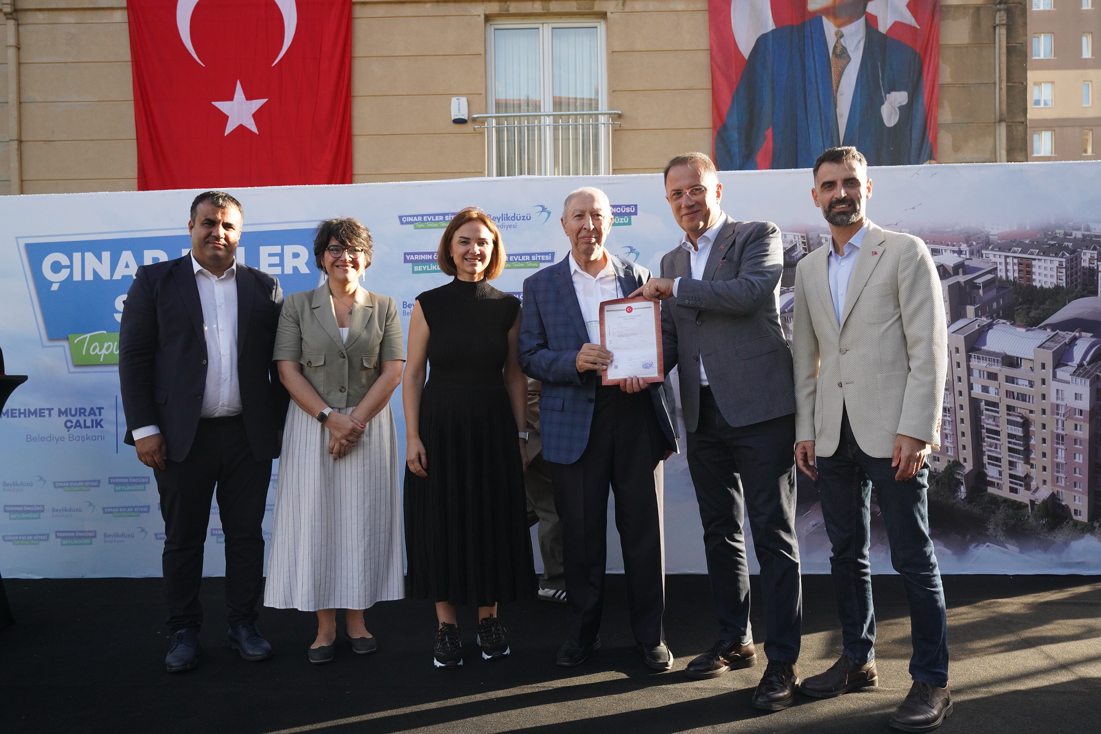 Çınar Evler sakinlerinin tapu sevinci