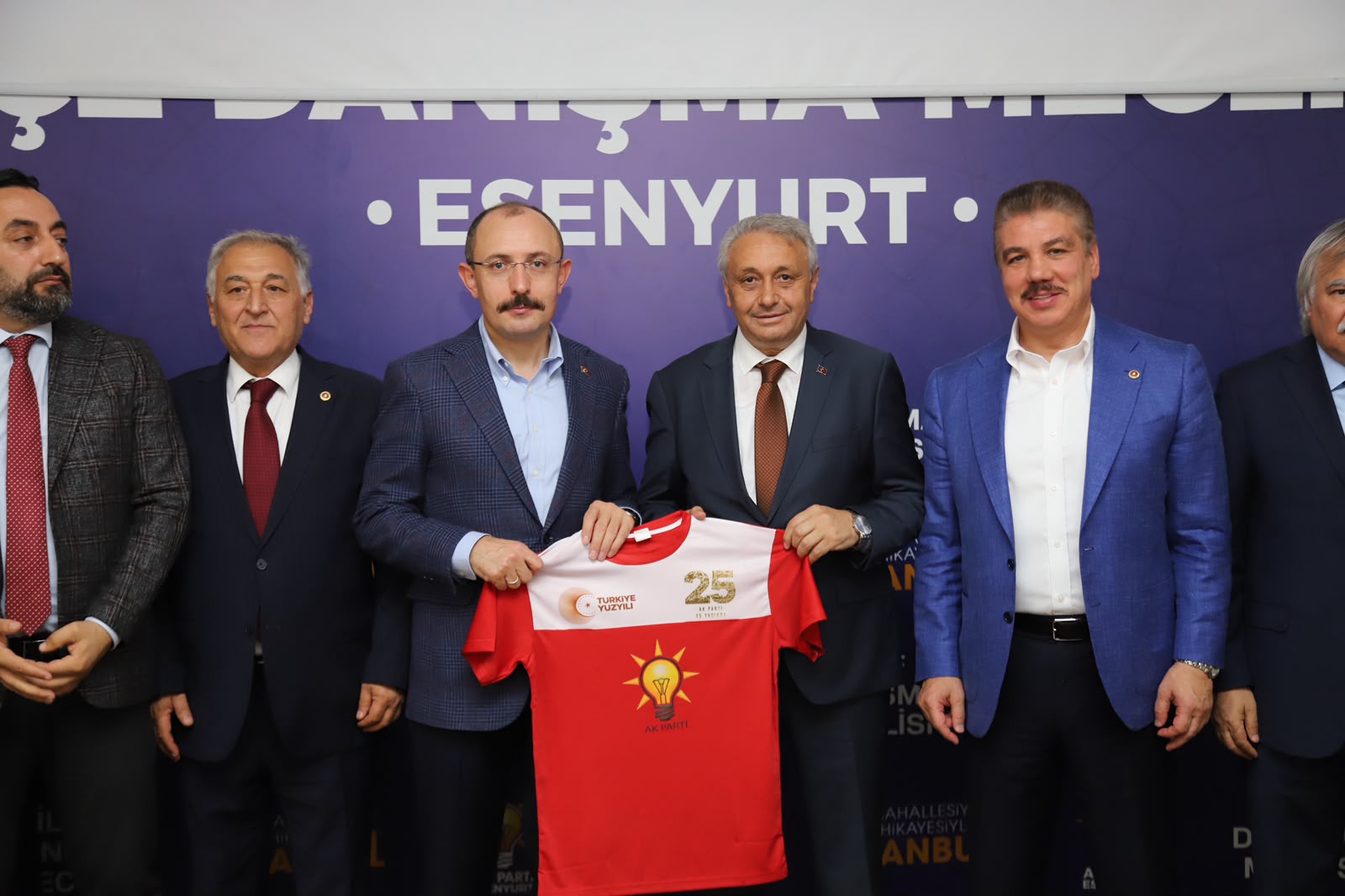 Güçlü bir Esenyurt için Türkiye Yüzyılı Buluşması’nda yatırımlar görüşüldü