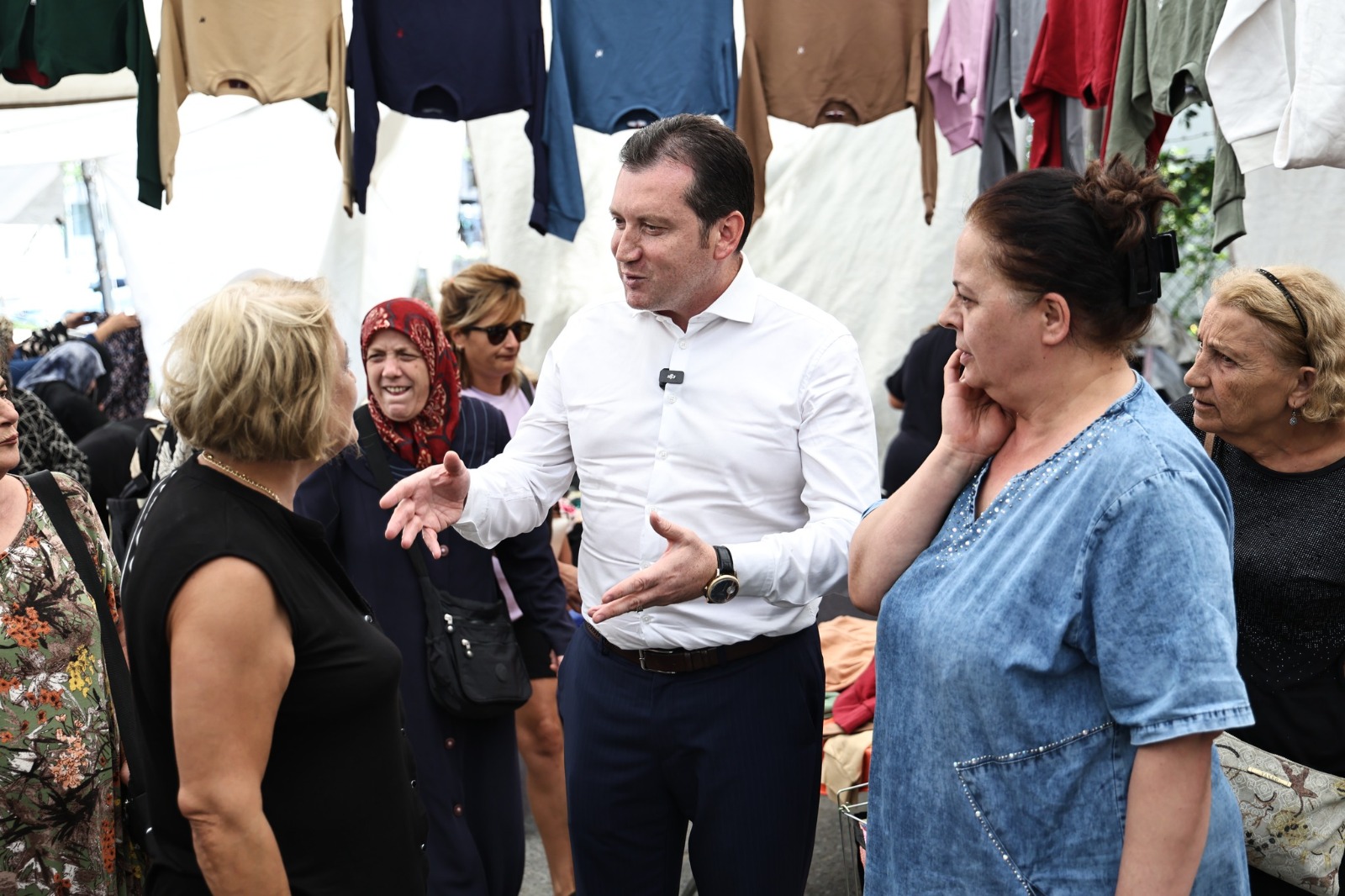 Silivri Belediye Başkanı Bora Balcıoğlu, Silivri Semt Pazarını Ziyaret Etti